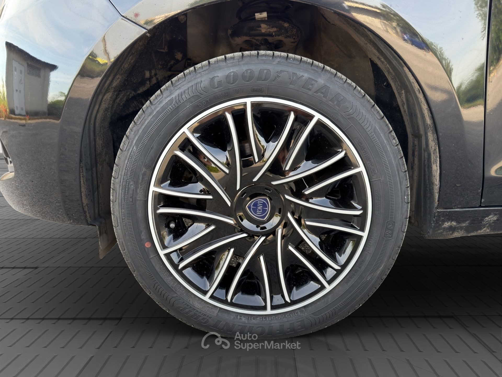 Lancia Ypsilon