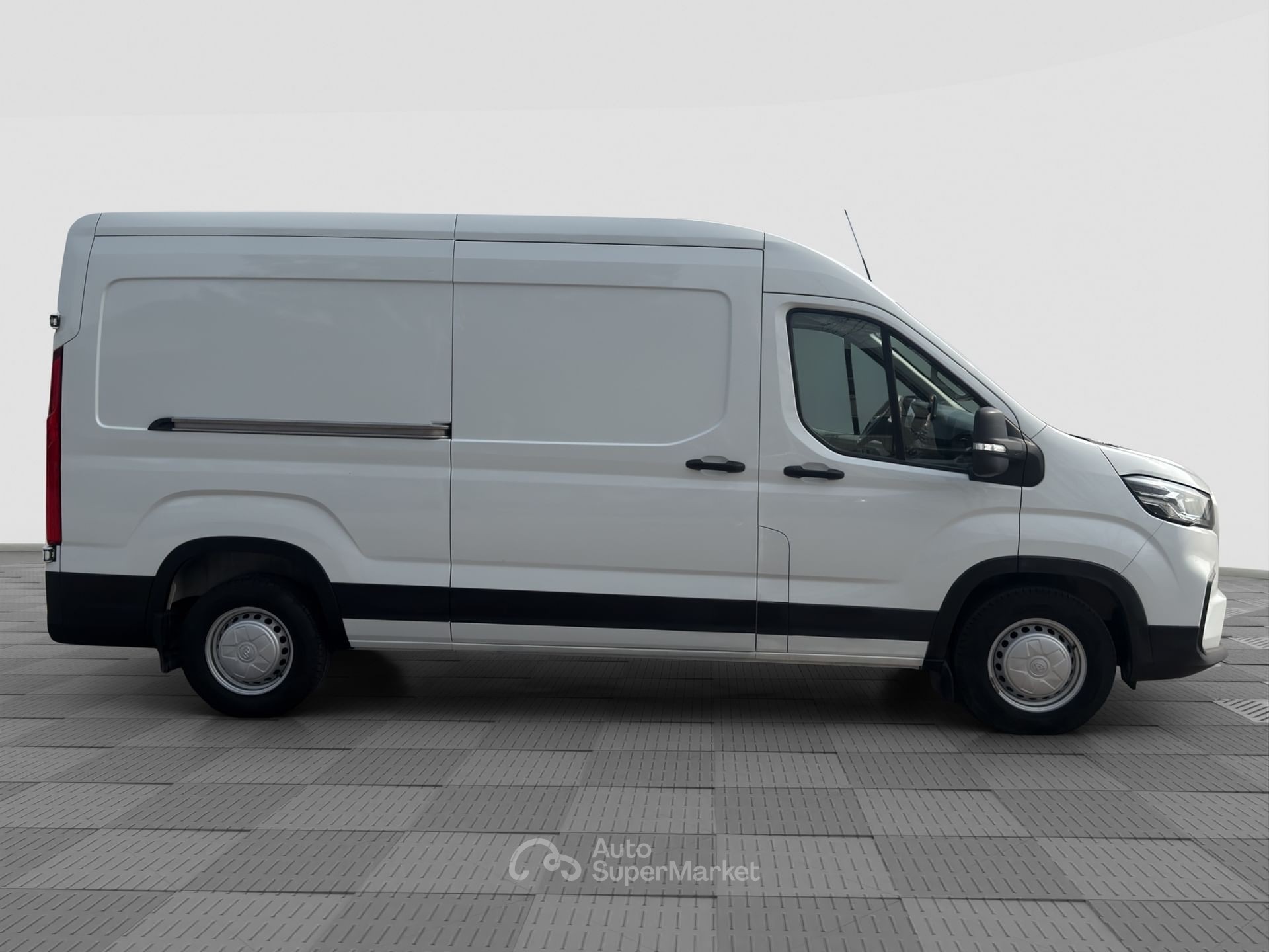 Maxus Deliver9