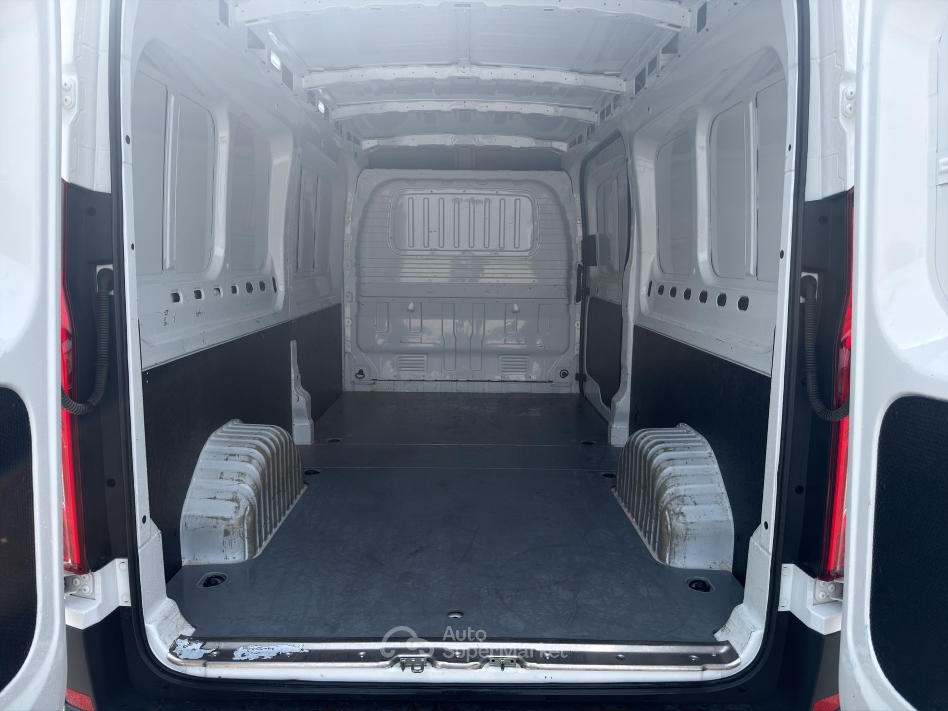 Maxus Deliver9