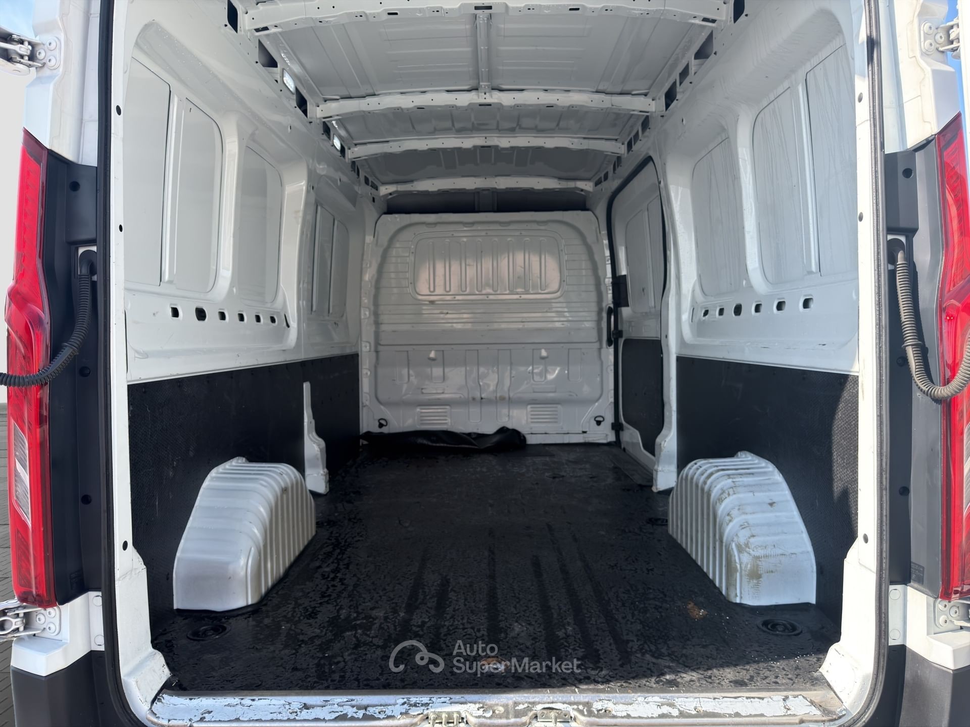 Maxus Deliver9