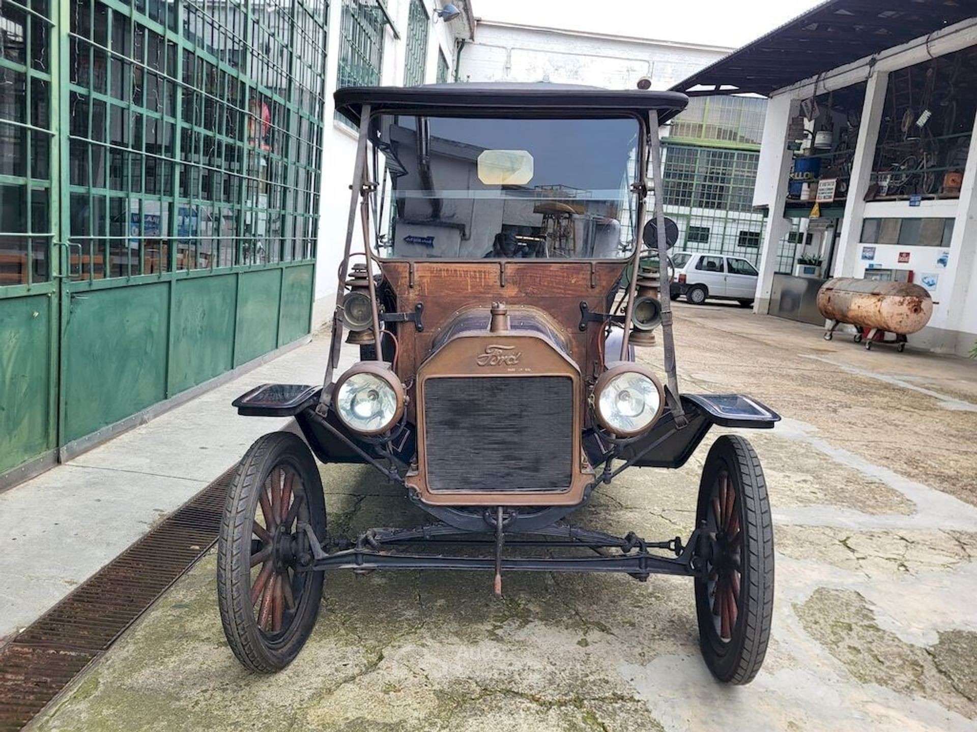 Ford Altro