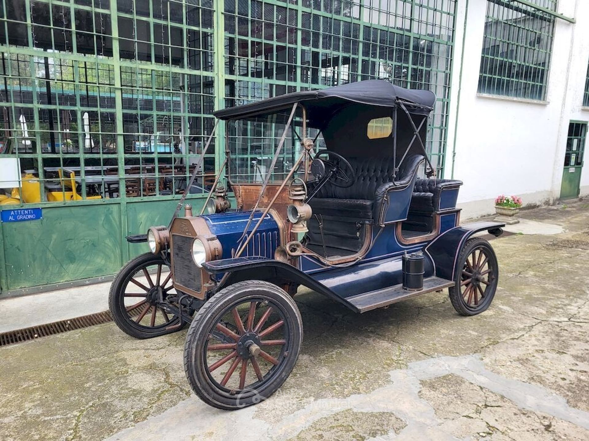 Ford Altro