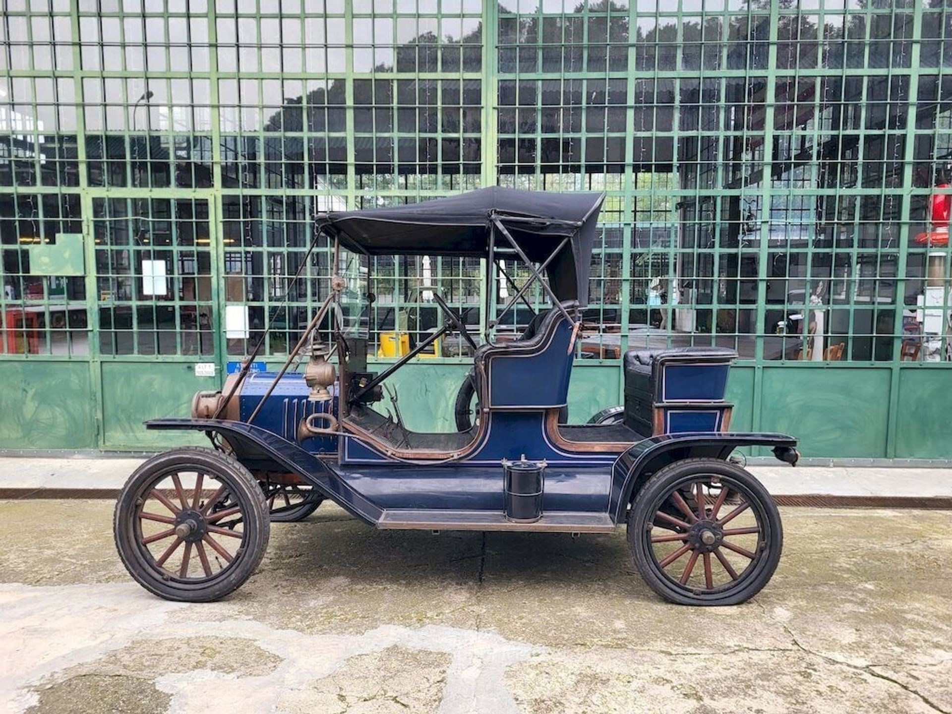 Ford Altro
