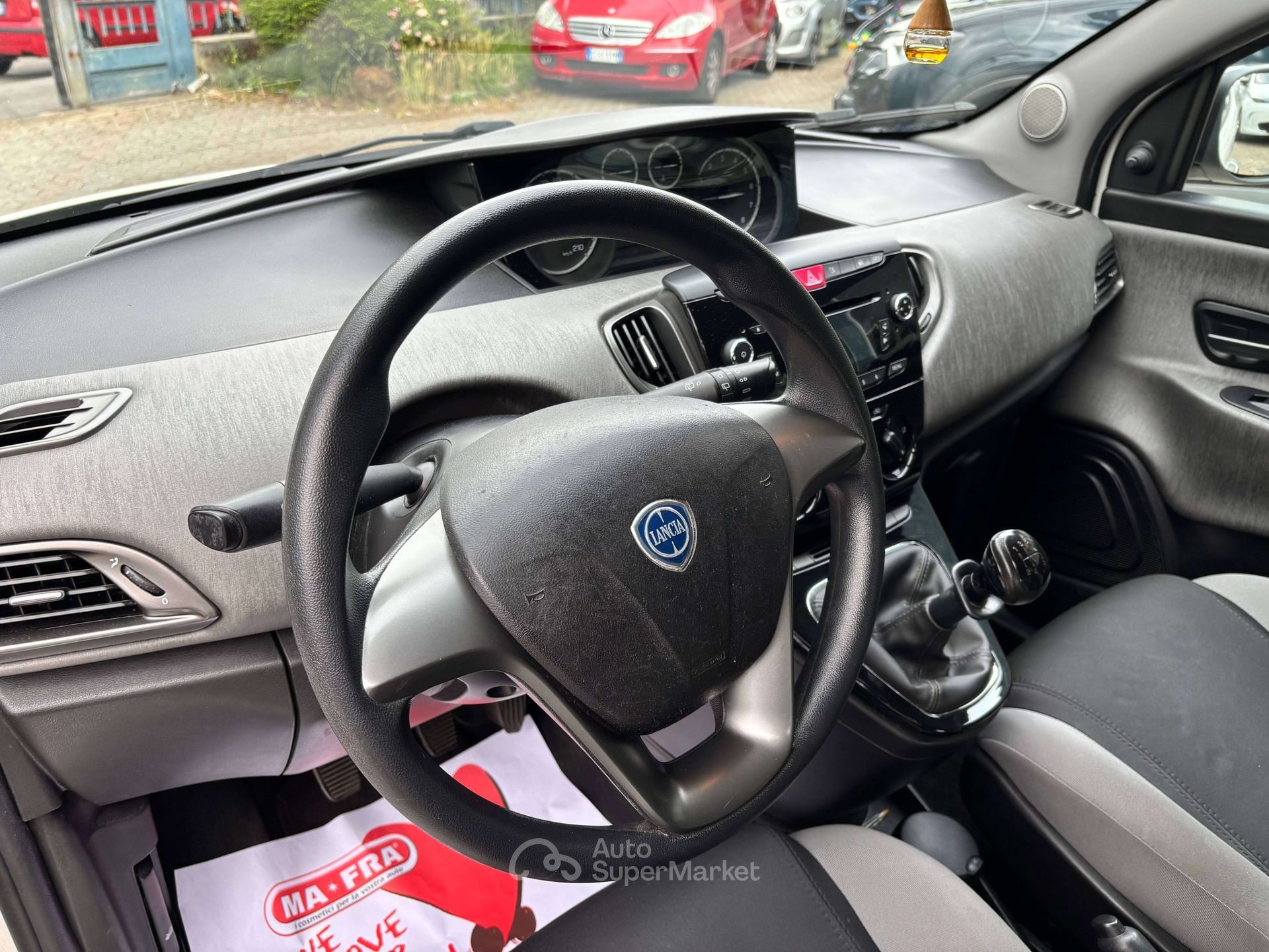 Lancia Ypsilon