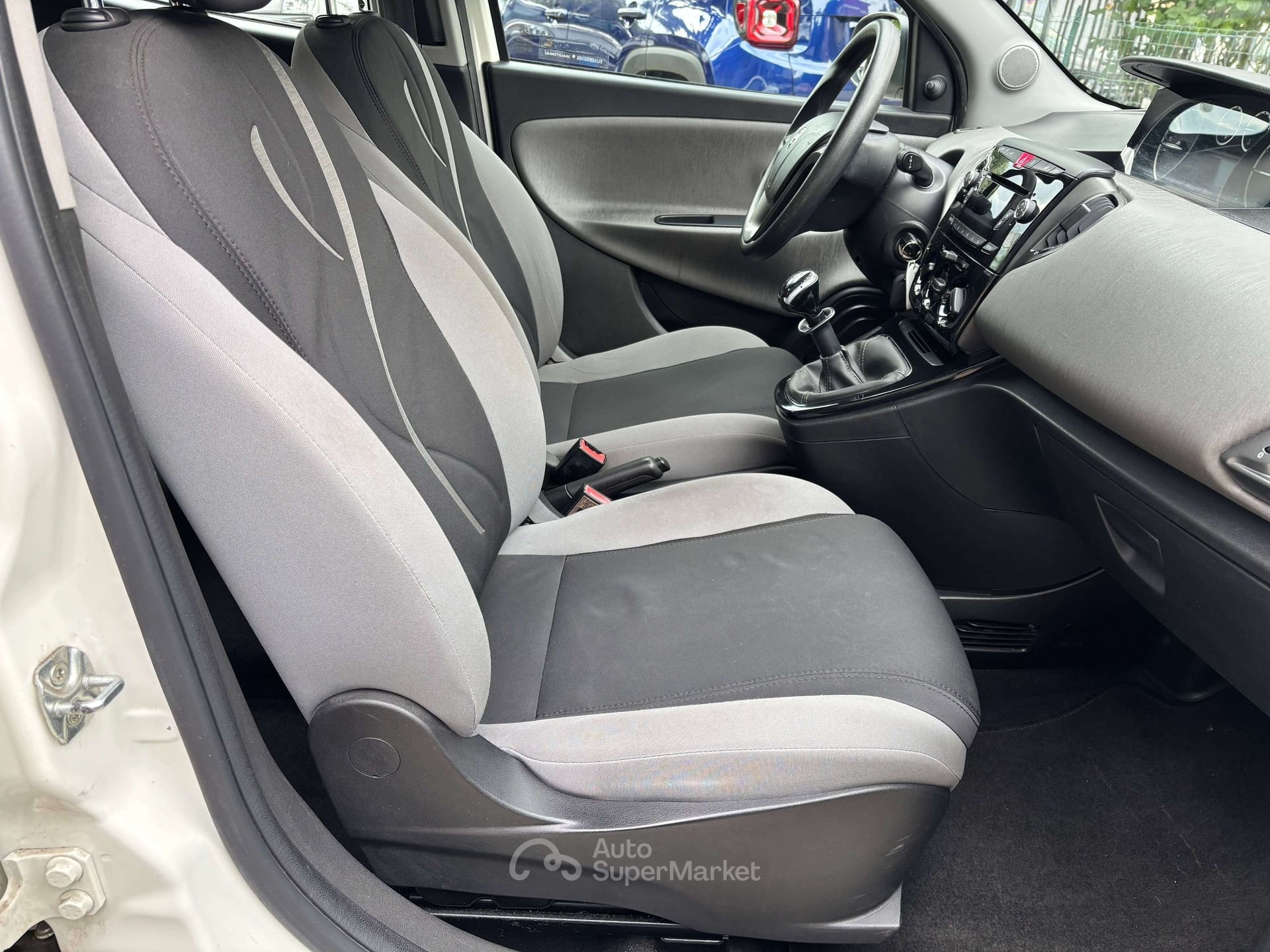 Lancia Ypsilon