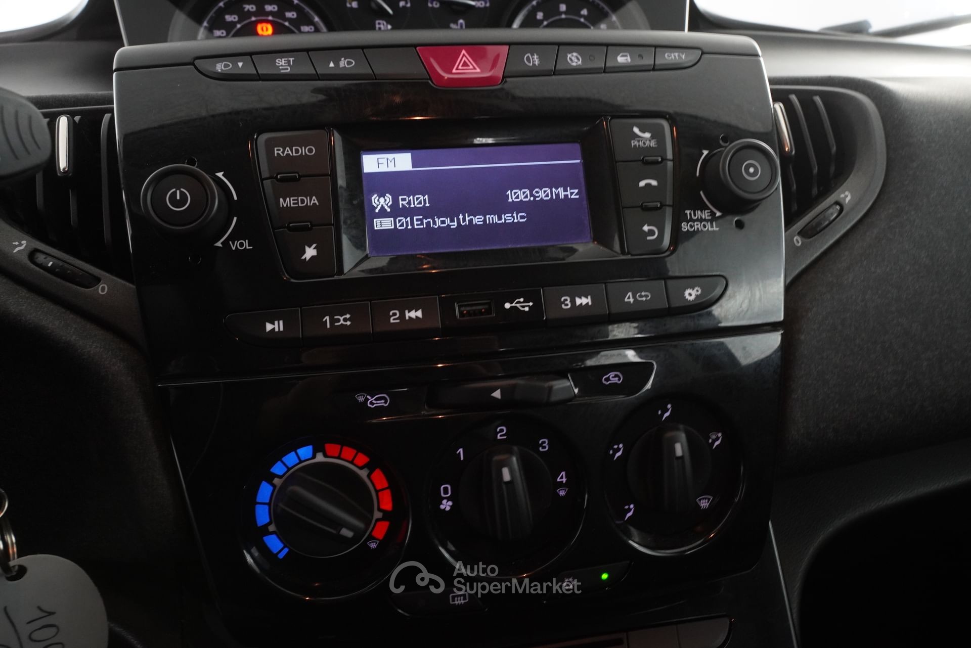 Lancia Ypsilon