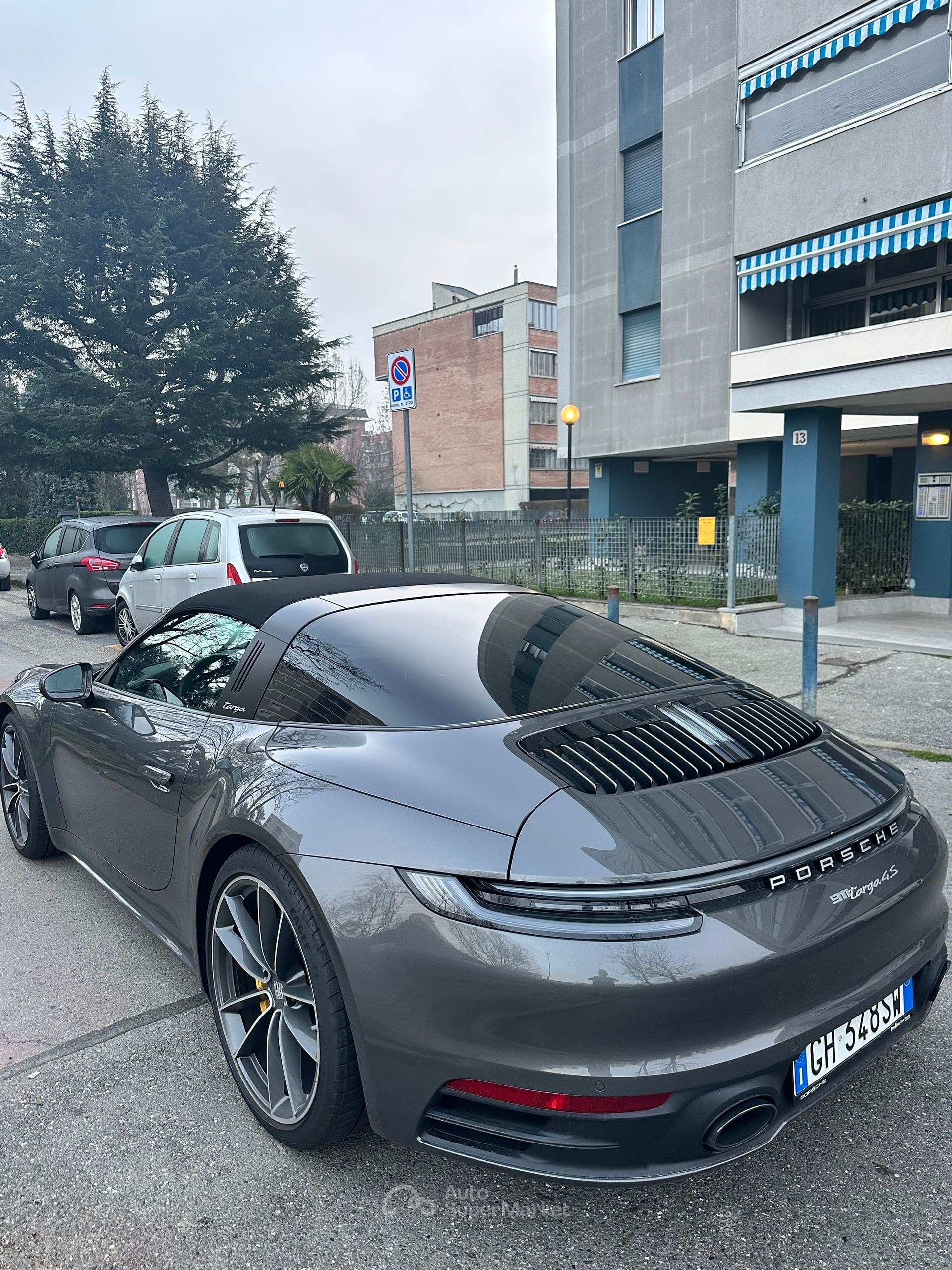 Porsche 911 (992)