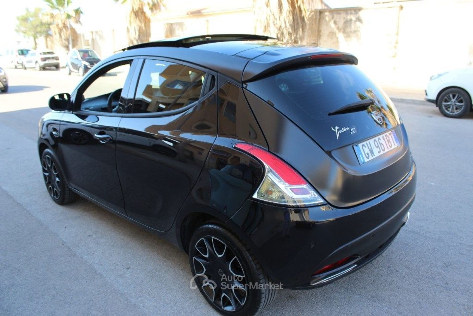 Lancia Ypsilon