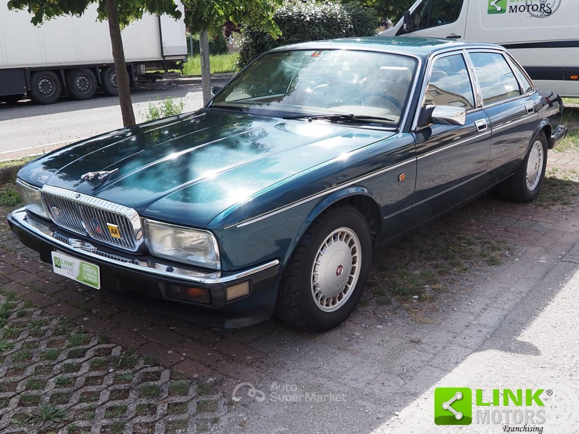 Jaguar XJ6