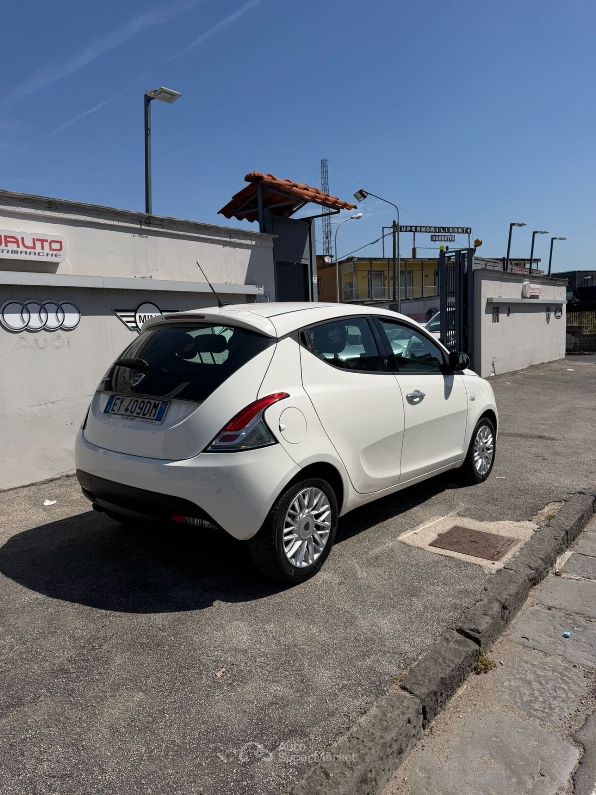 Lancia Ypsilon