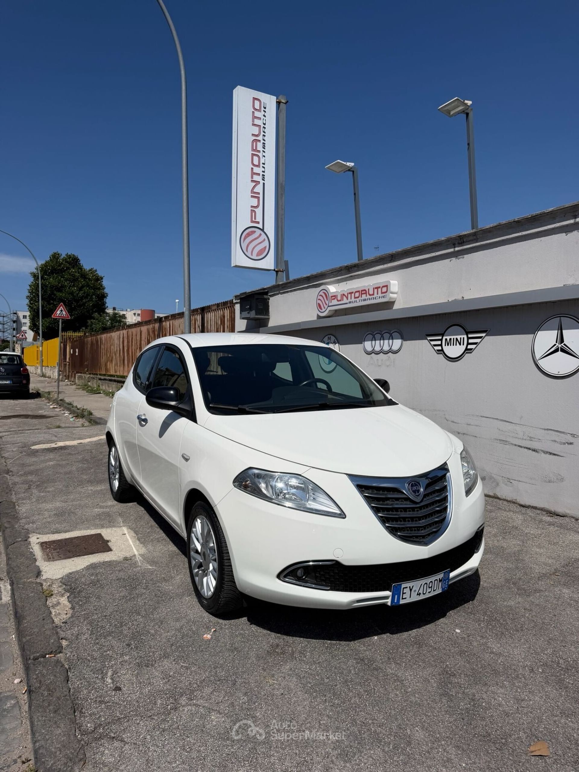 Lancia Ypsilon
