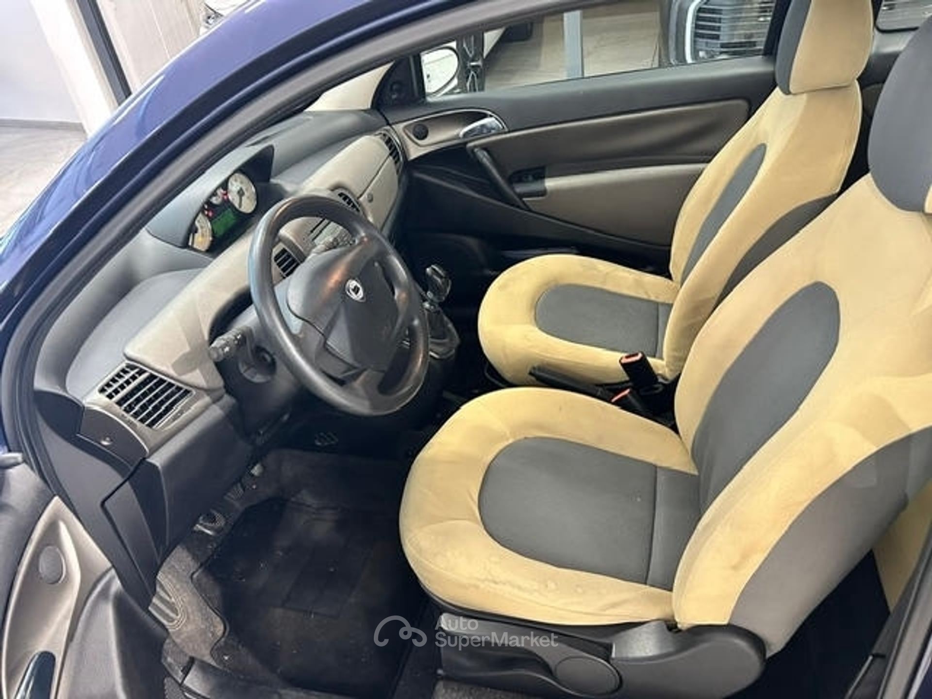Lancia Ypsilon