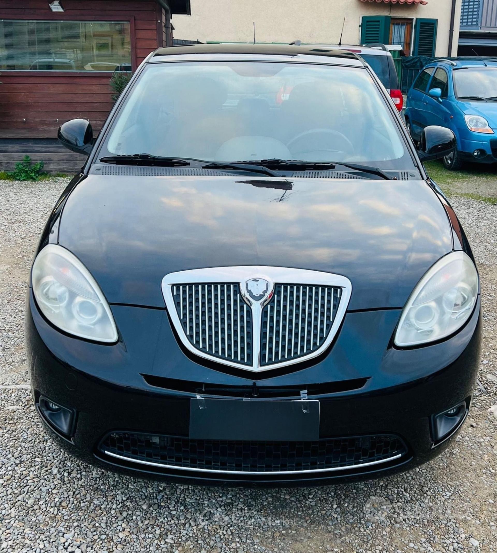 Lancia Ypsilon