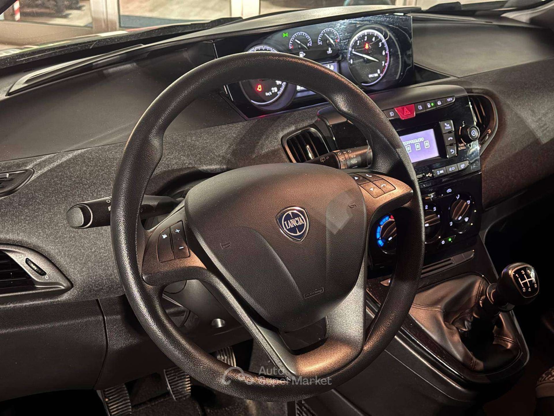 Lancia Ypsilon