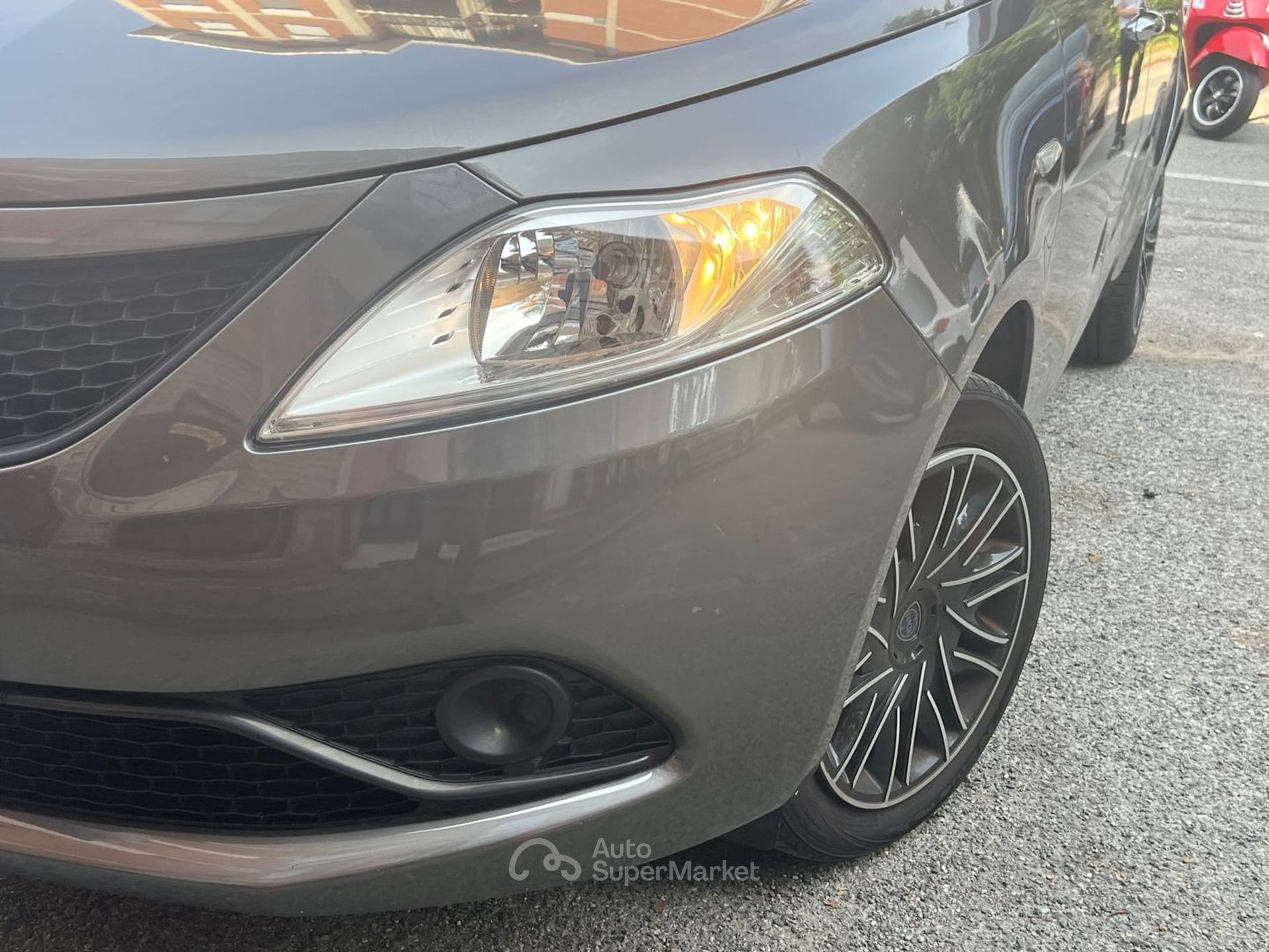 Lancia Ypsilon
