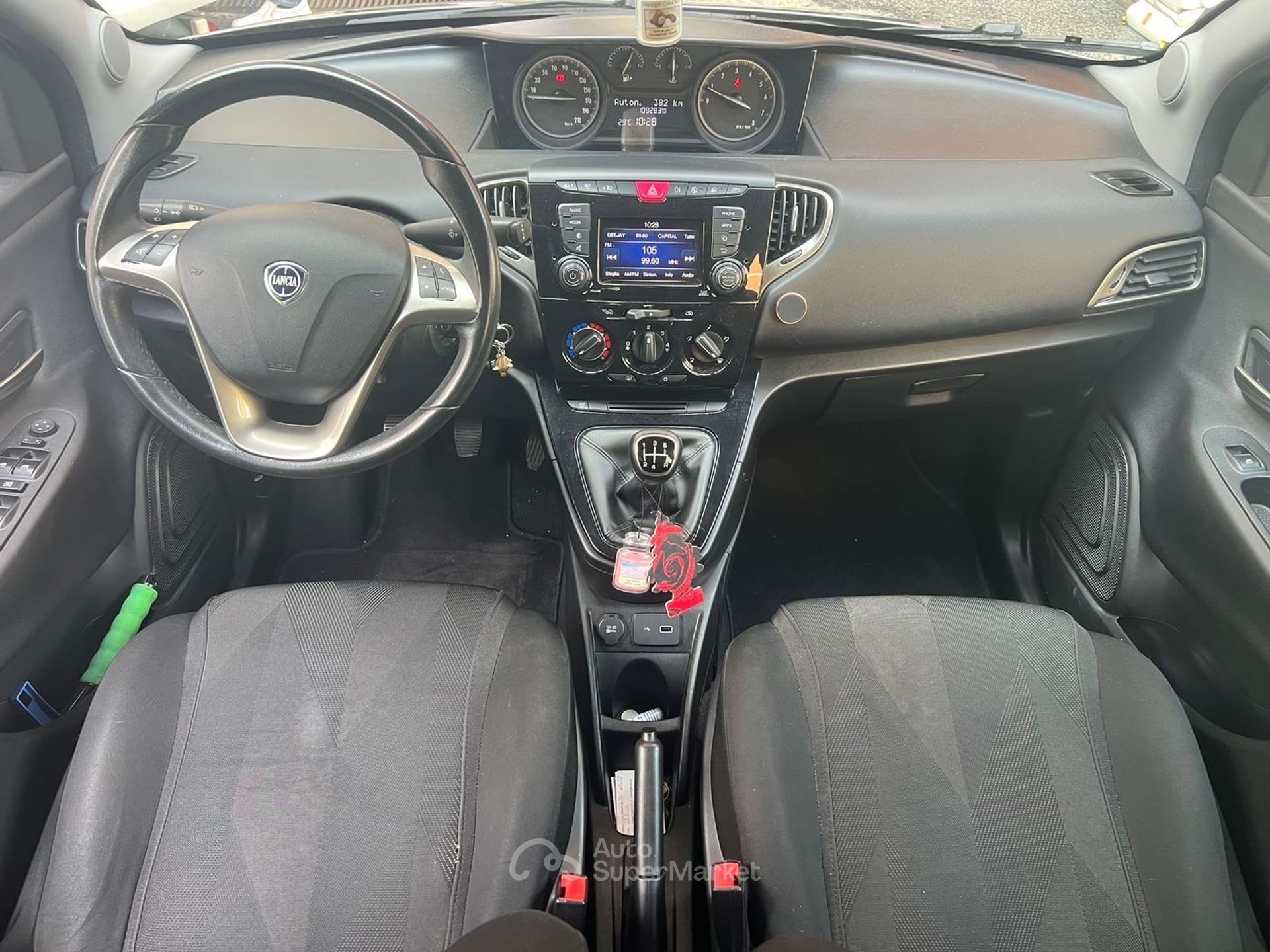 Lancia Ypsilon