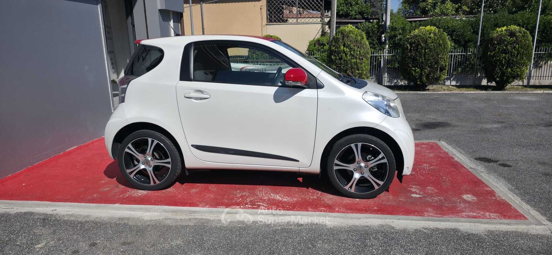 Toyota iQ