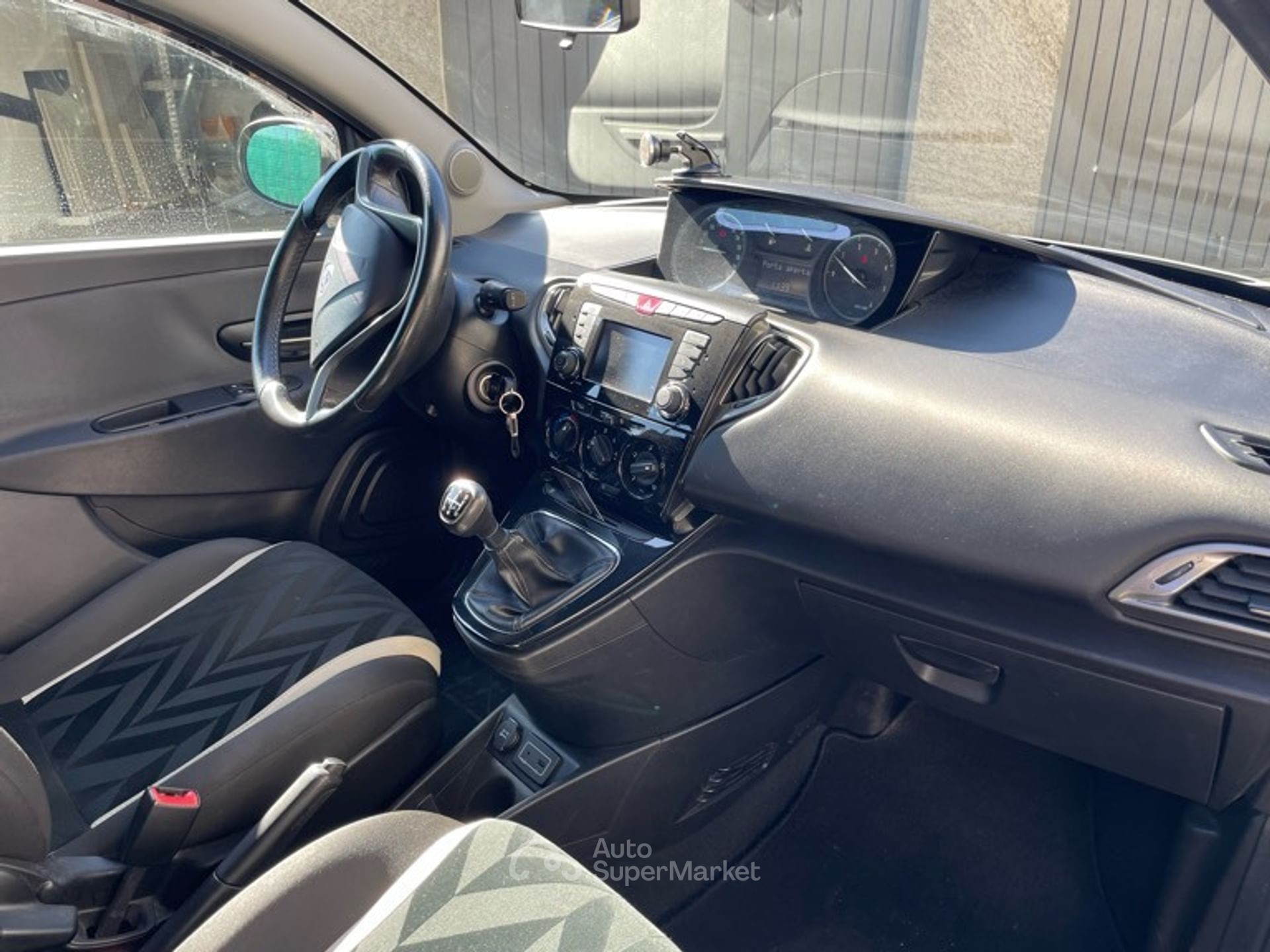 Lancia Ypsilon