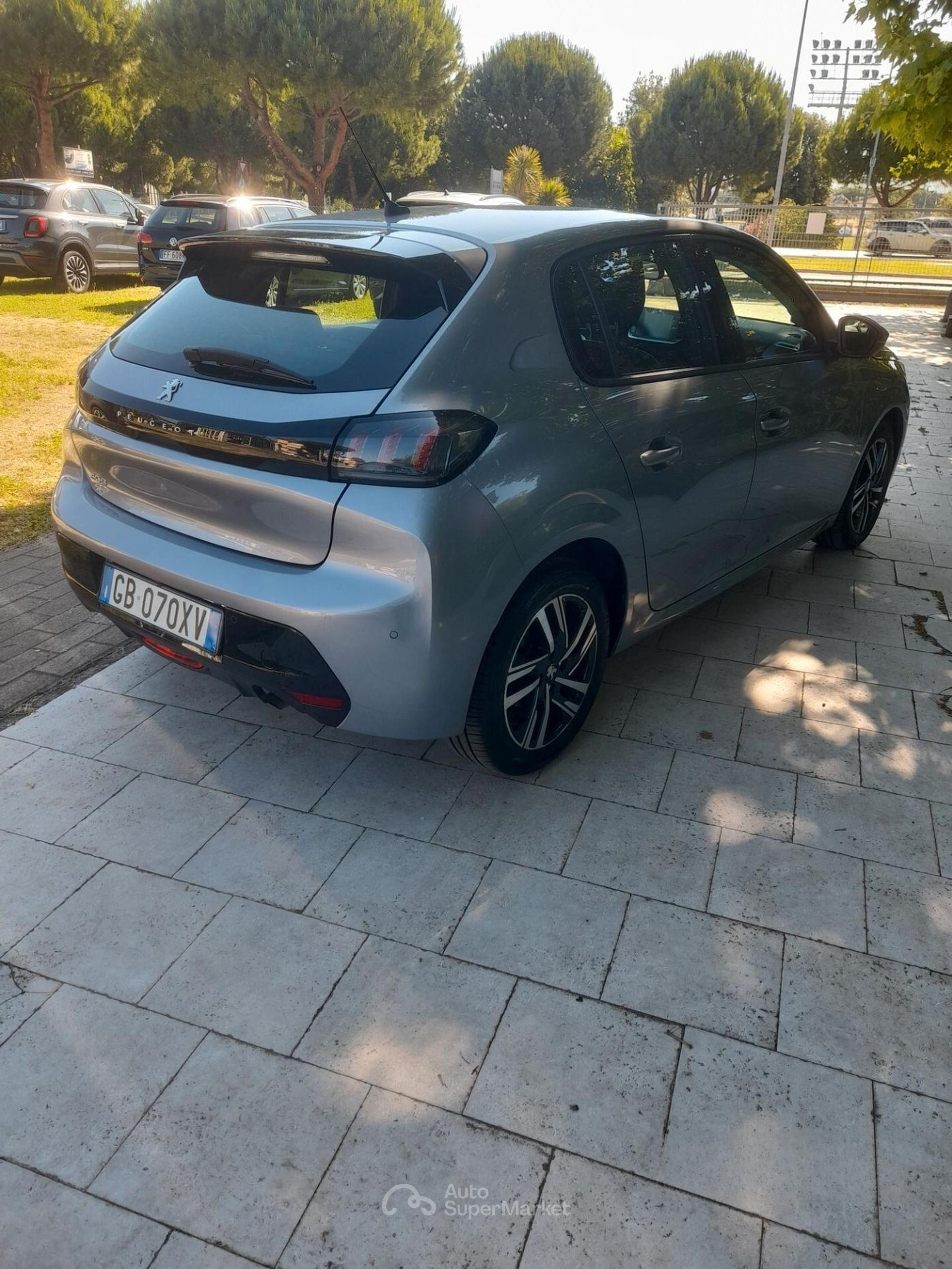 Peugeot 208