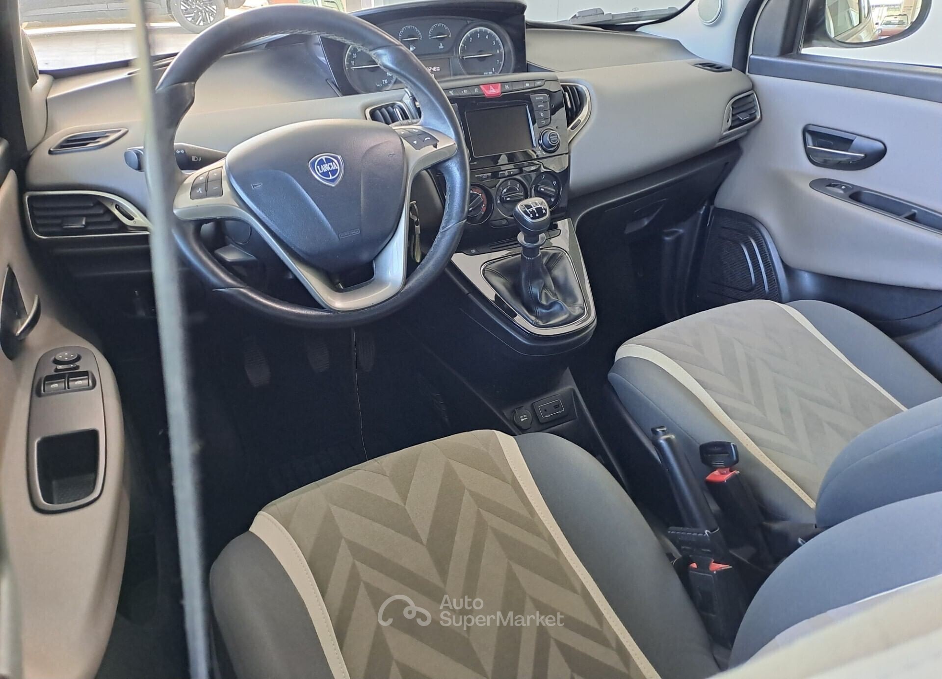 Lancia Ypsilon