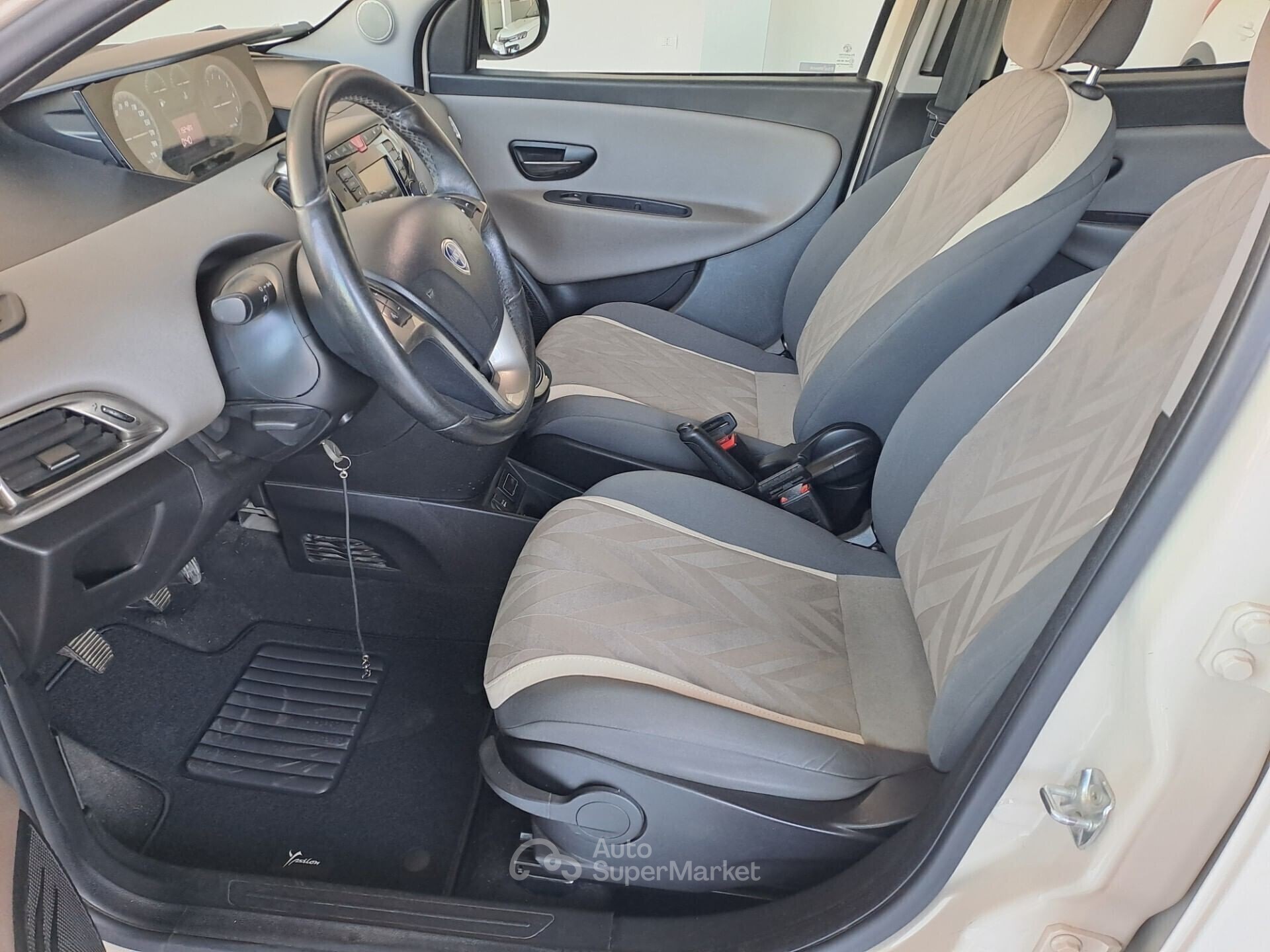 Lancia Ypsilon