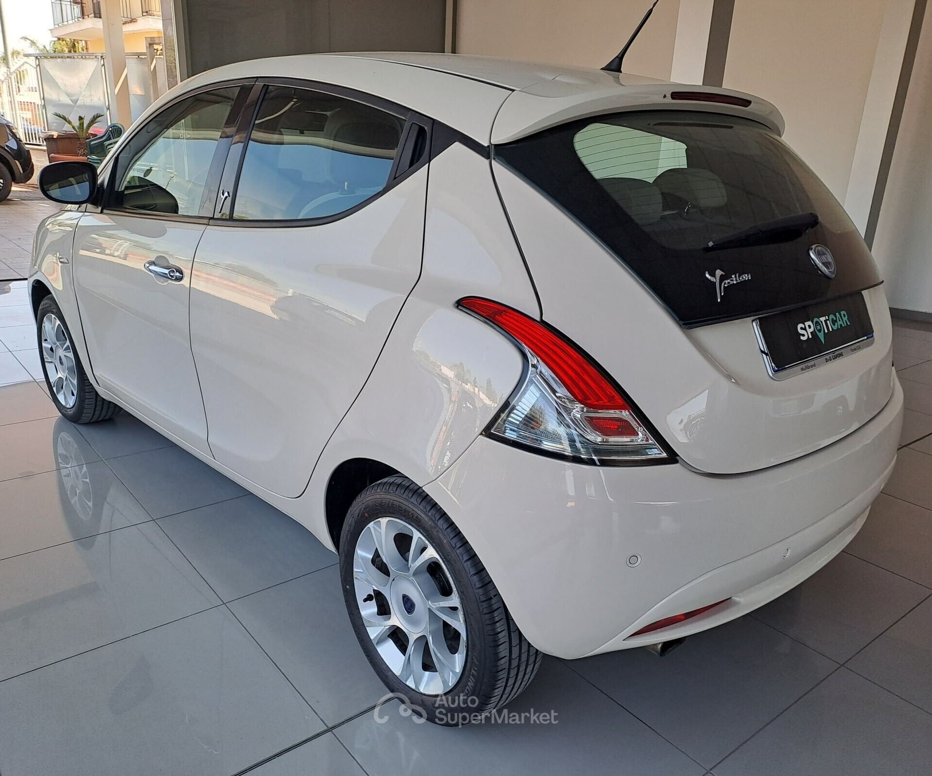 Lancia Ypsilon