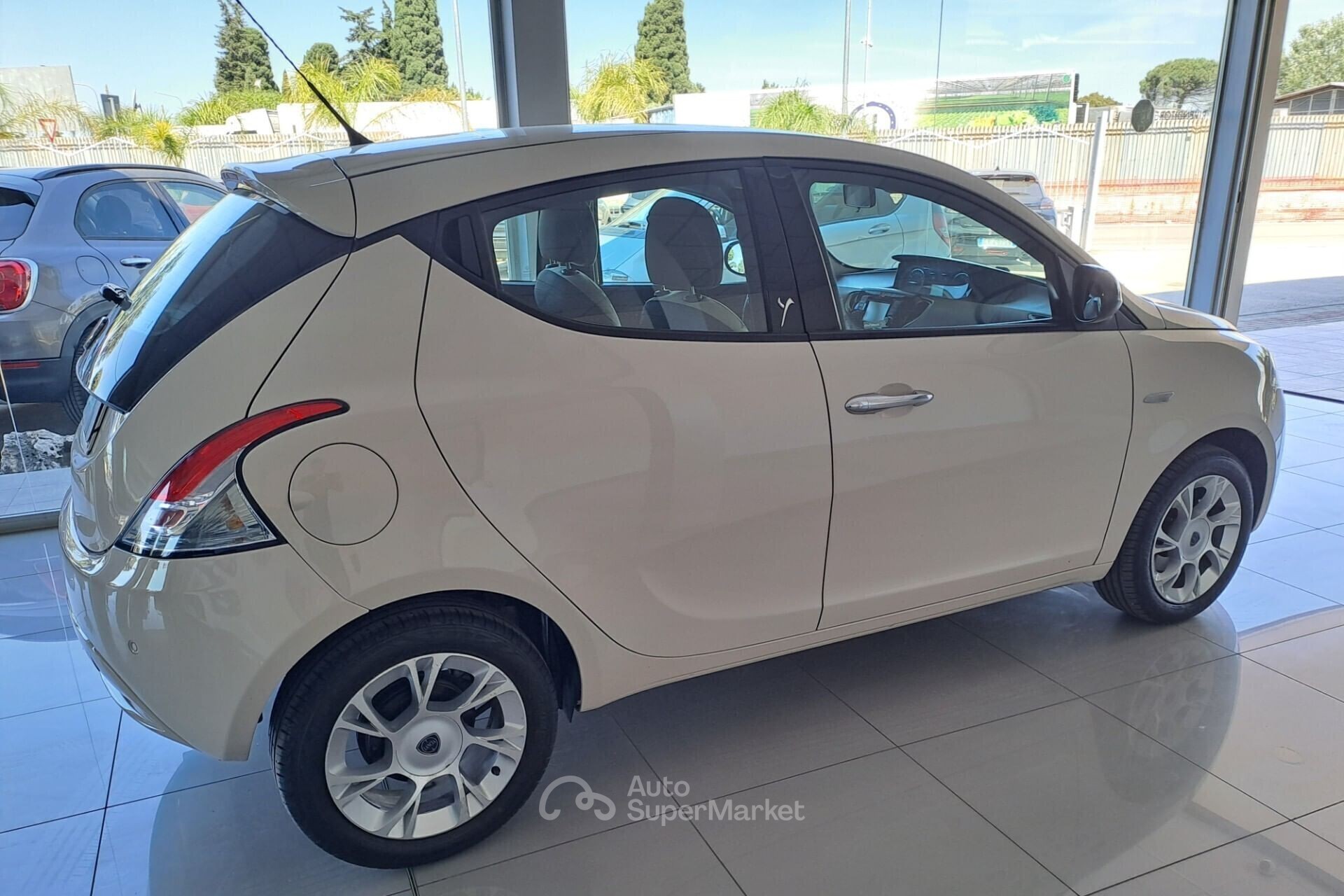 Lancia Ypsilon