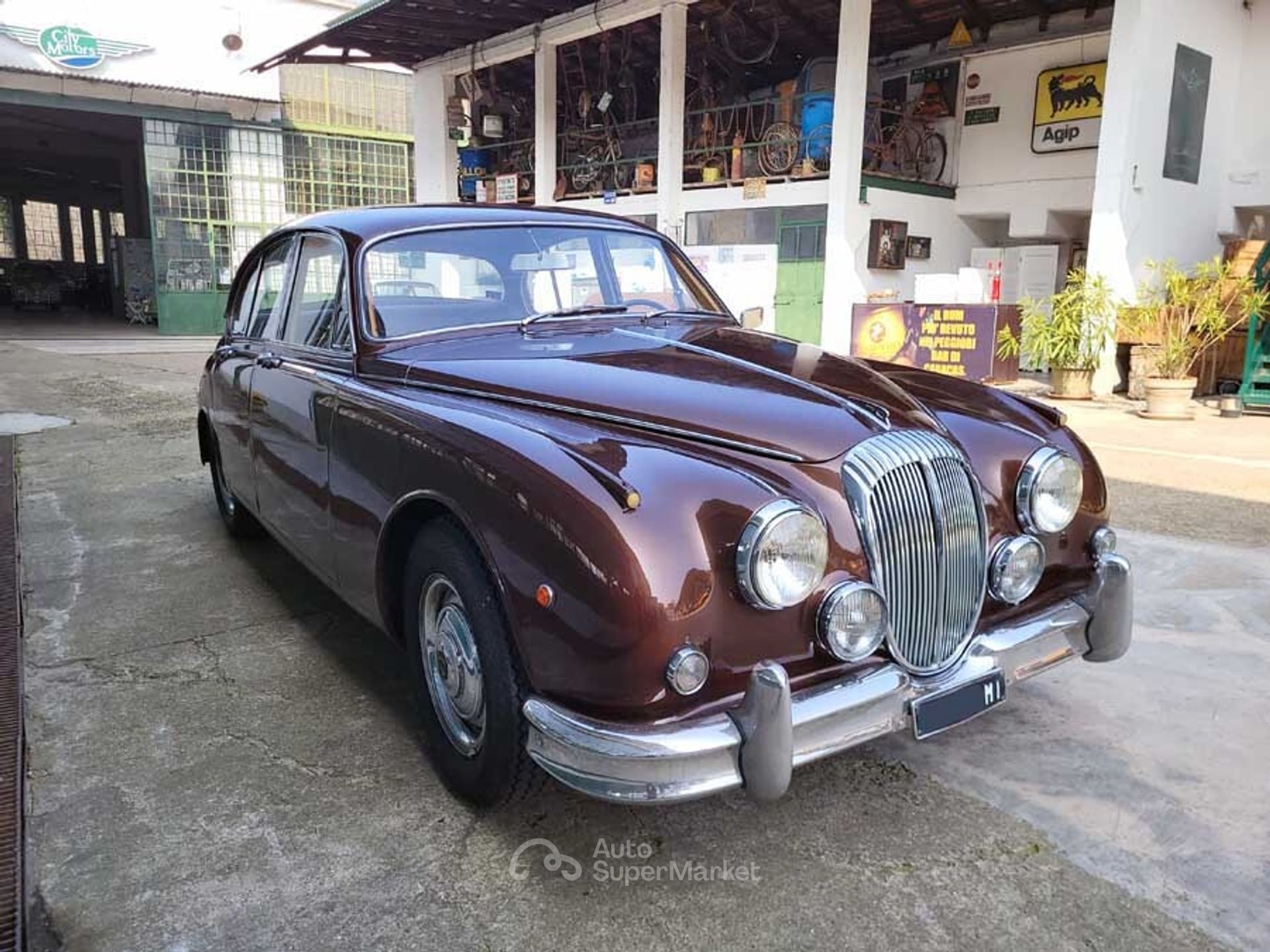 Daimler 2.5 V8