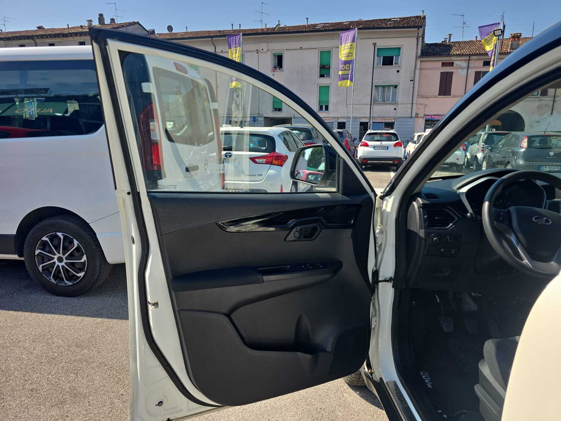 Mahindra KUV100
