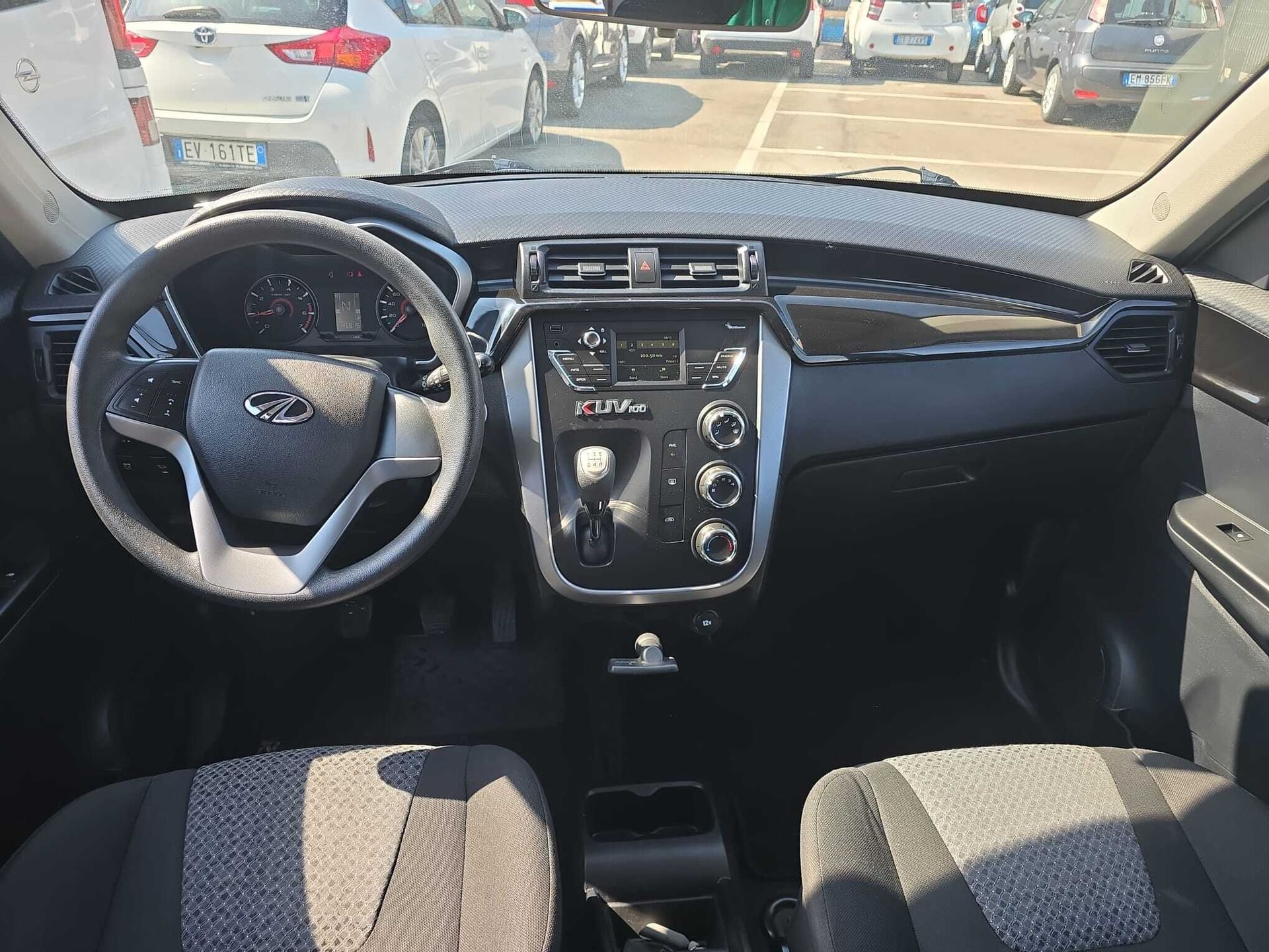 Mahindra KUV100