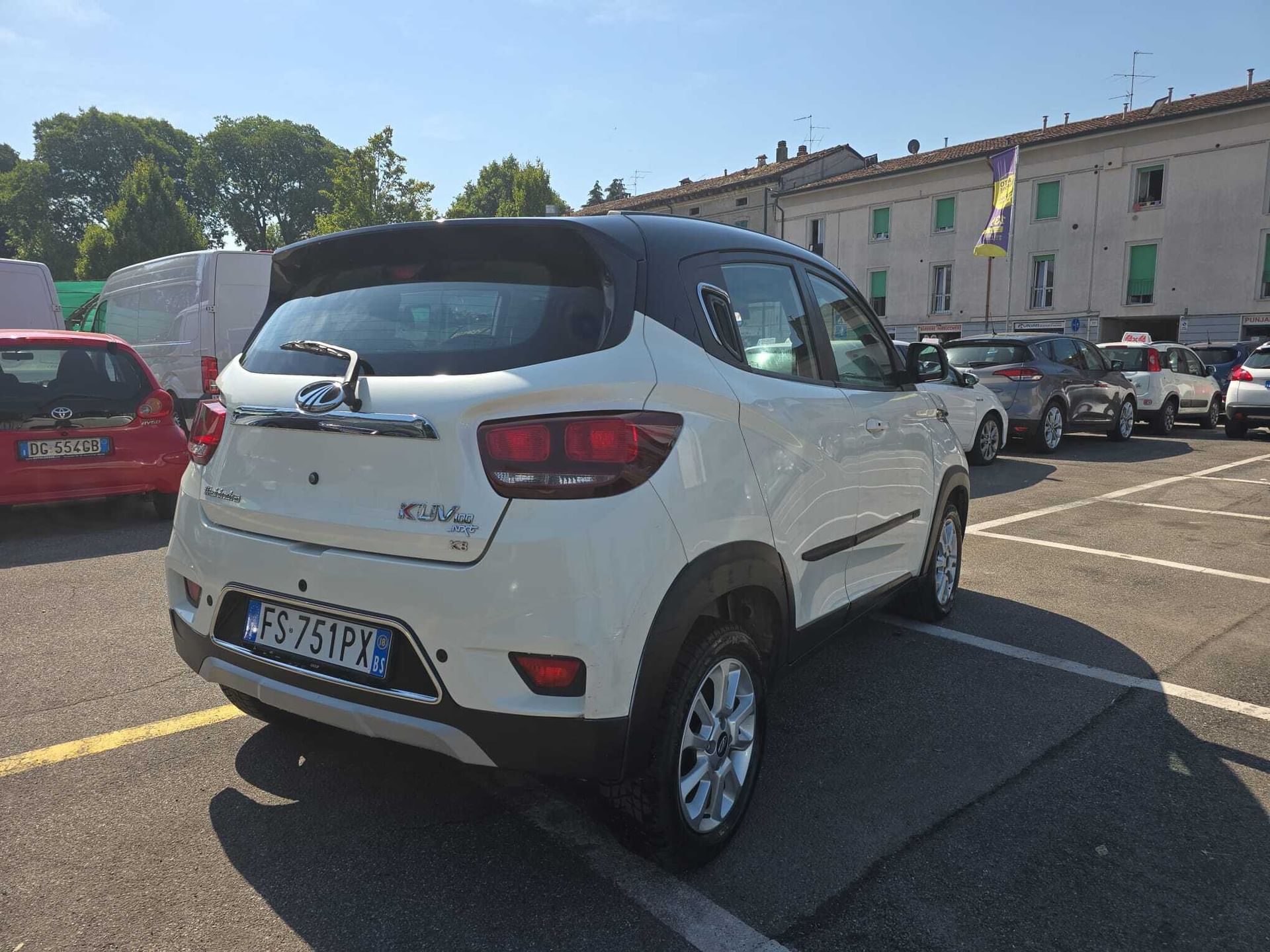 Mahindra KUV100