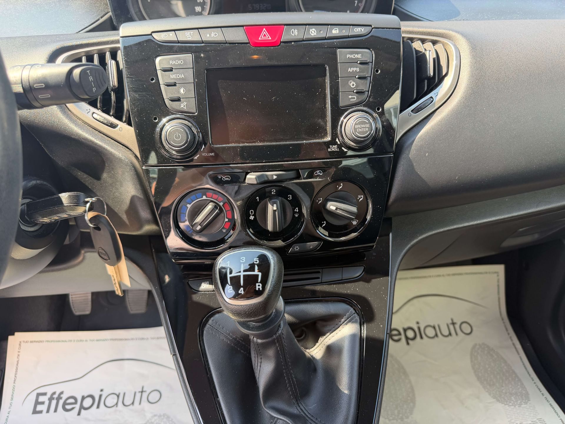 Lancia Ypsilon