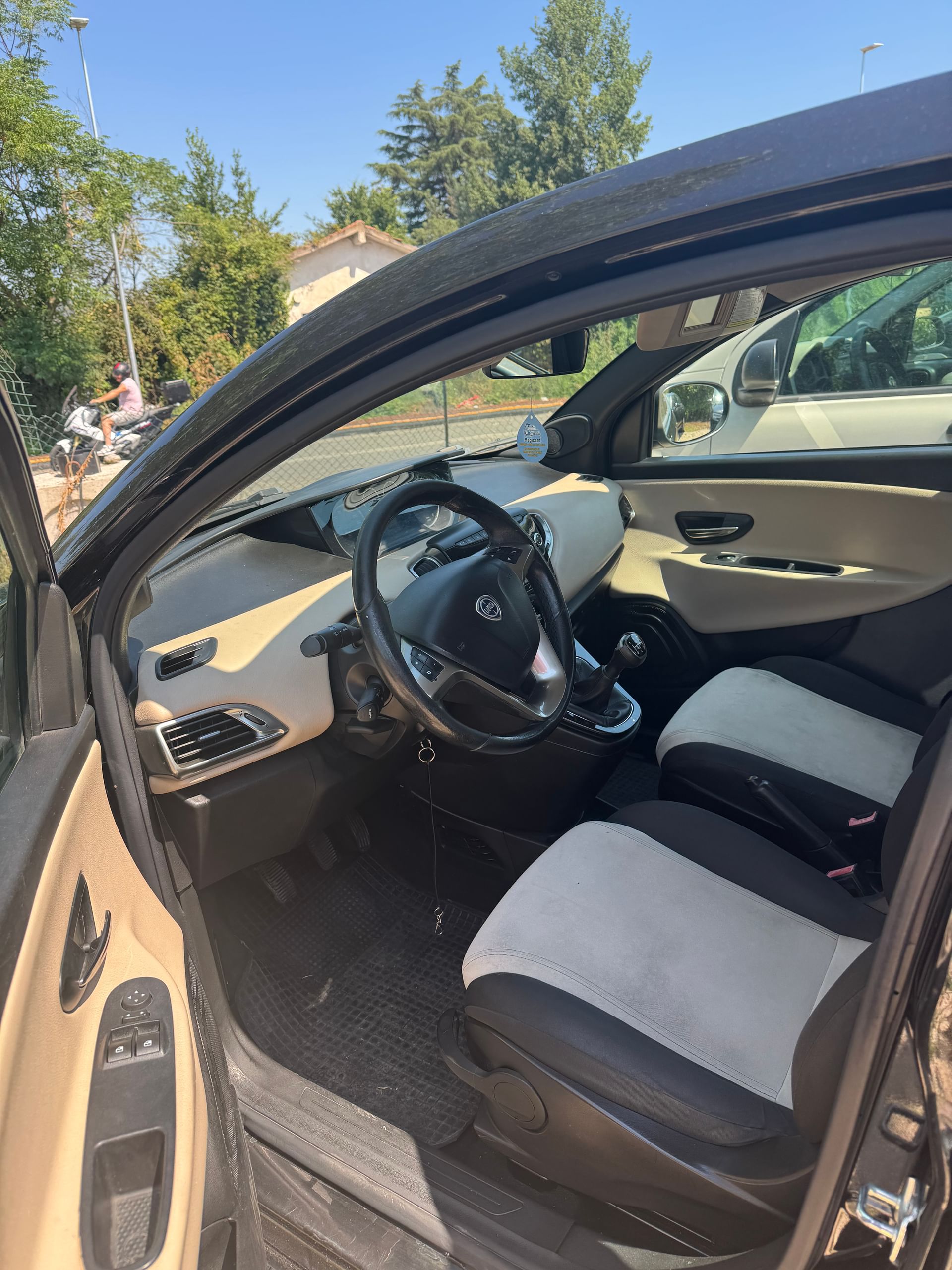 Lancia Ypsilon