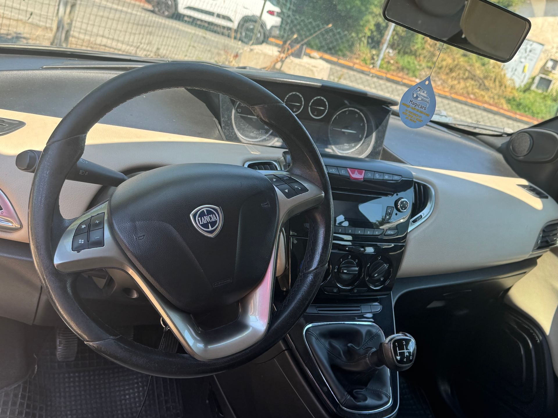 Lancia Ypsilon