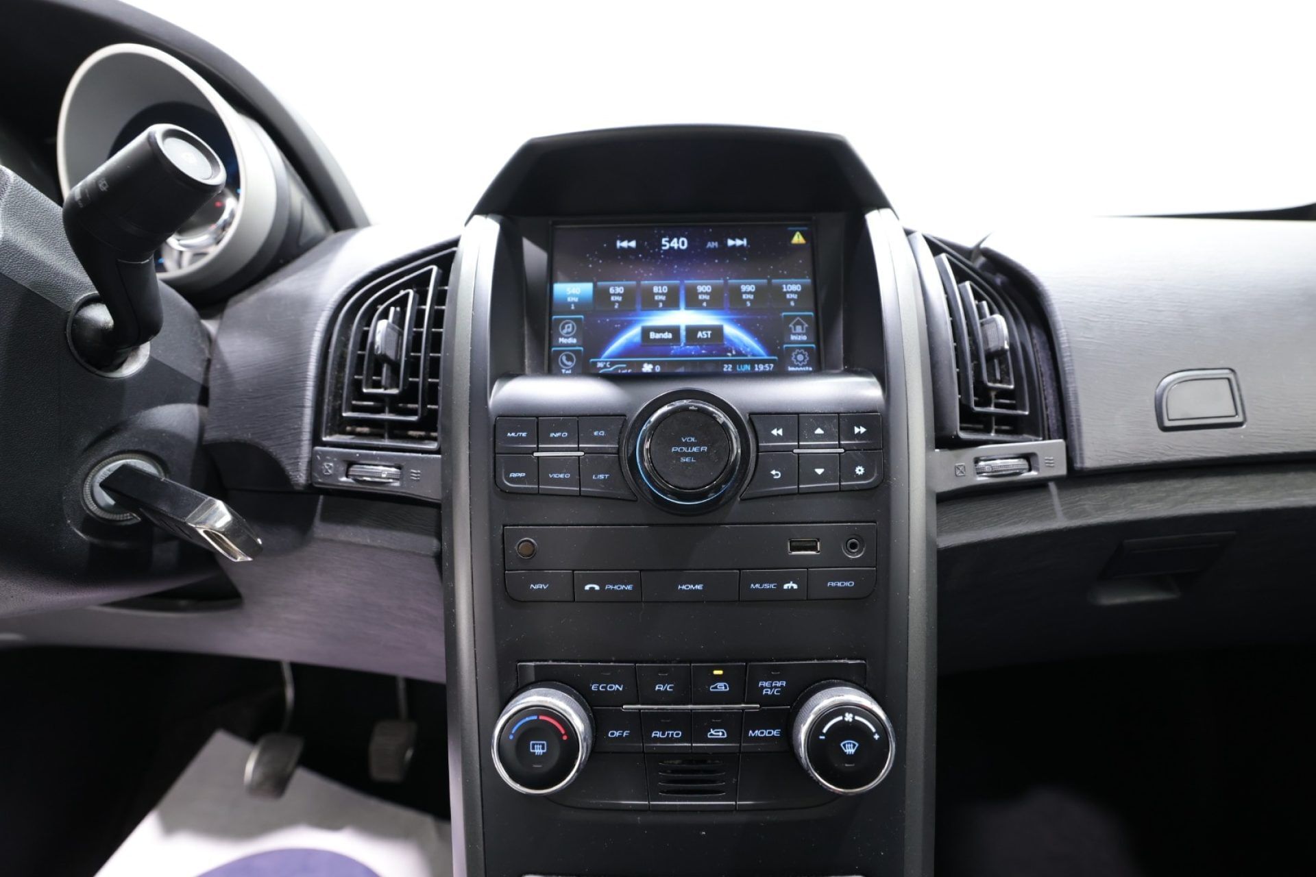 Mahindra XUV500