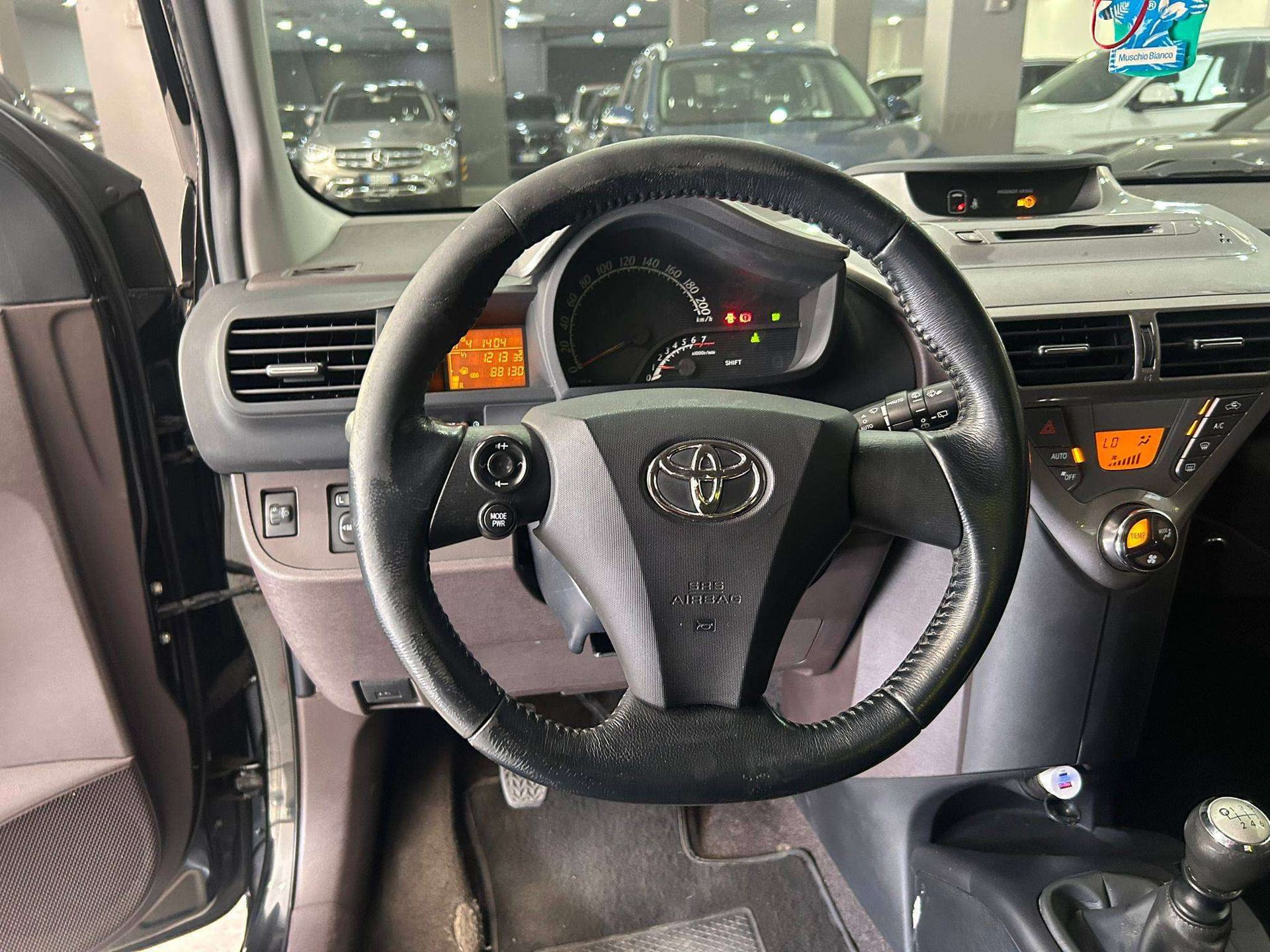 Toyota iQ