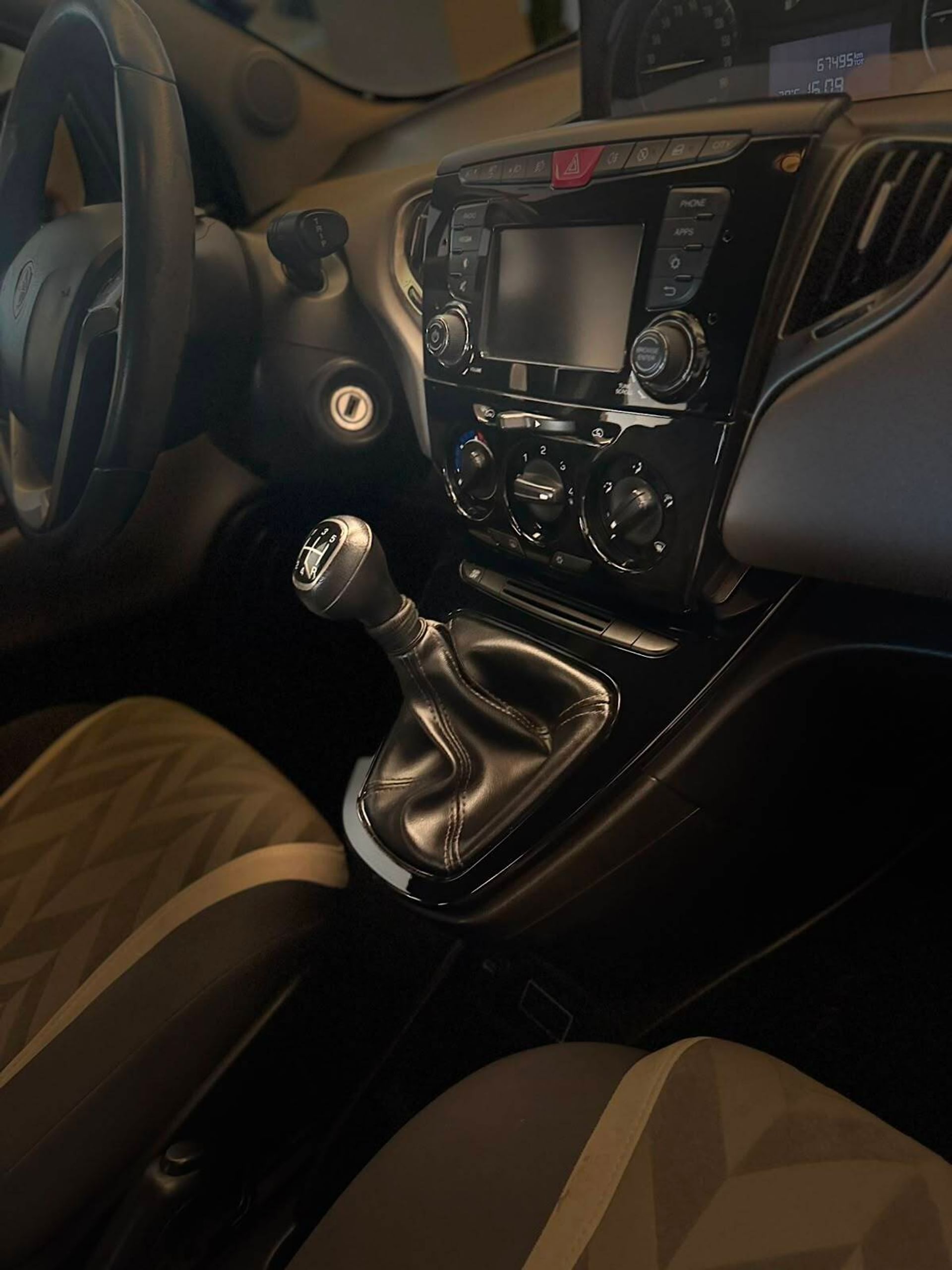 Lancia Ypsilon