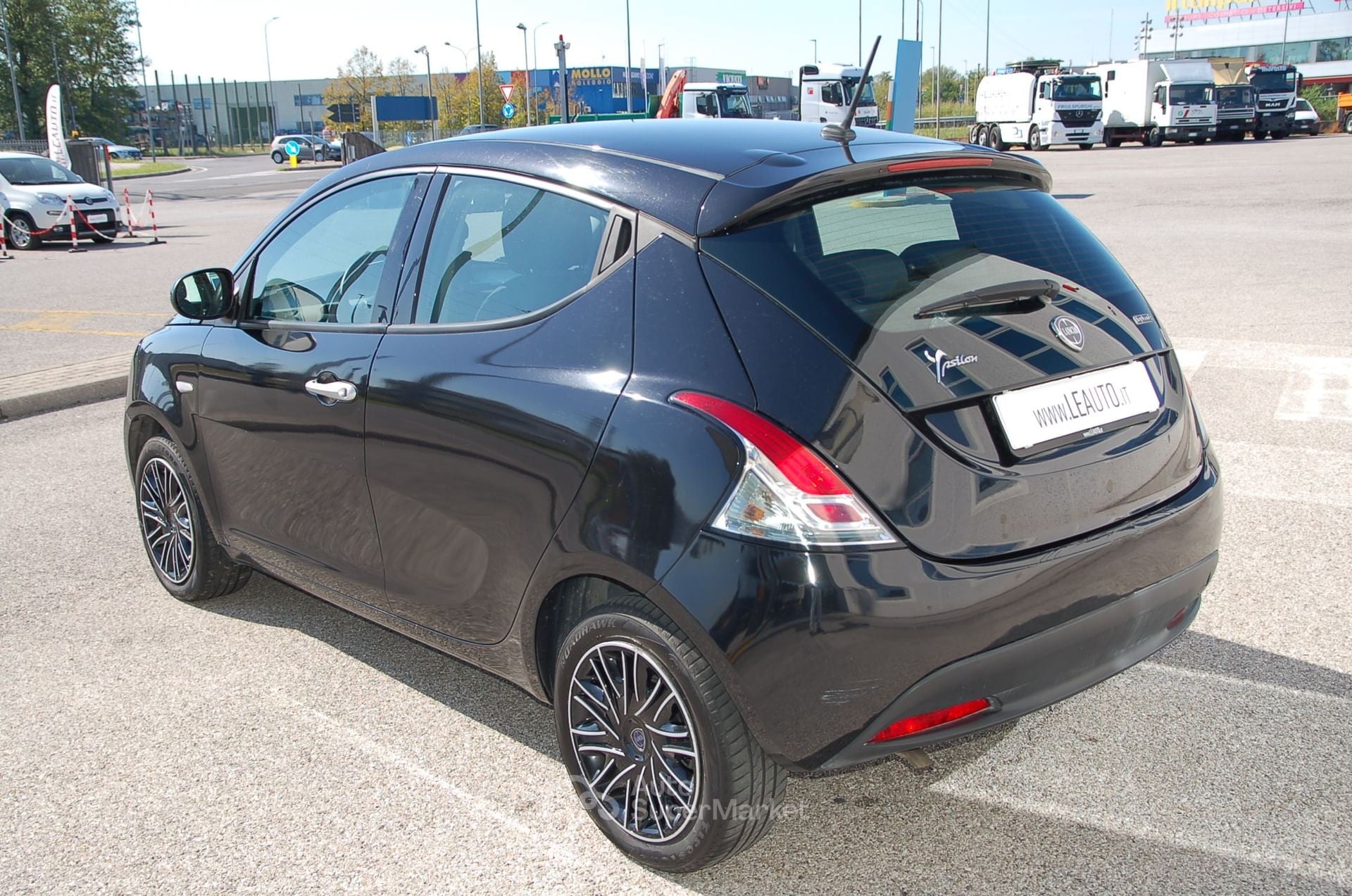 Lancia Ypsilon 1.0 FireFly hybrid SILVER PLUS