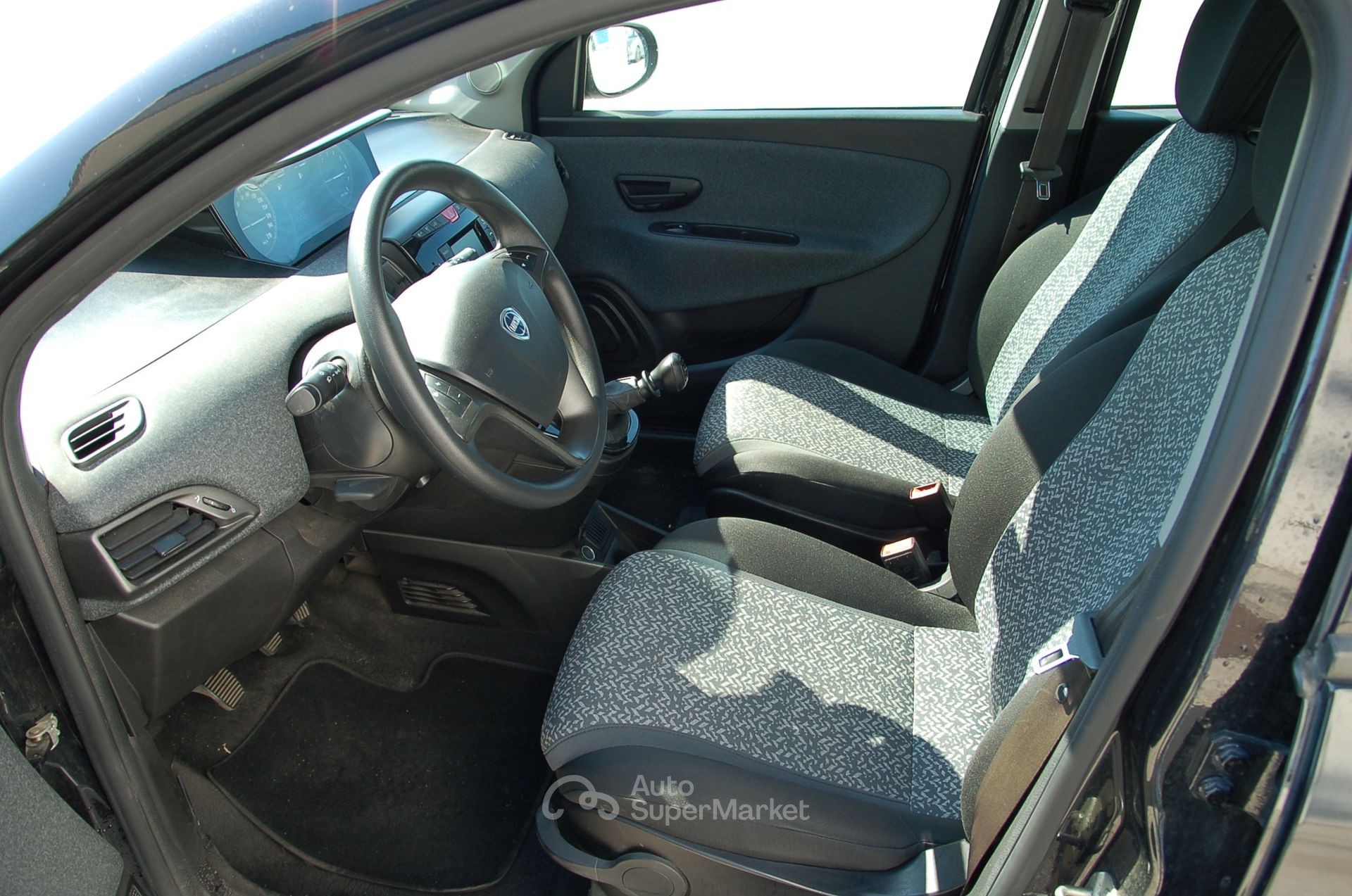 Lancia Ypsilon 1.0 FireFly hybrid SILVER PLUS