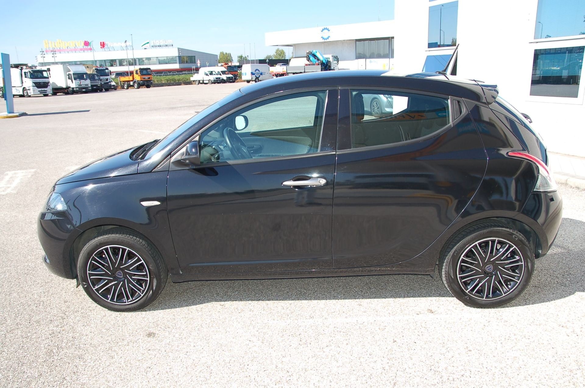 Lancia Ypsilon 1.0 FireFly hybrid SILVER PLUS