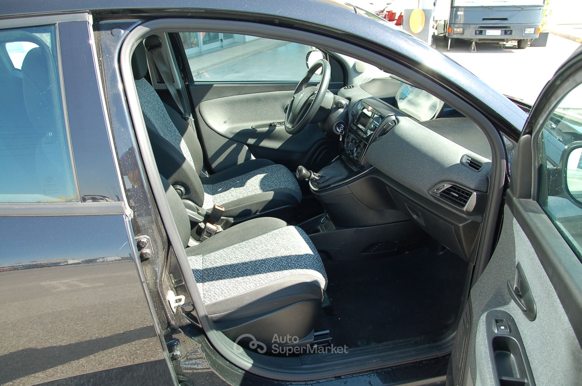 Lancia Ypsilon 1.0 FireFly hybrid SILVER PLUS