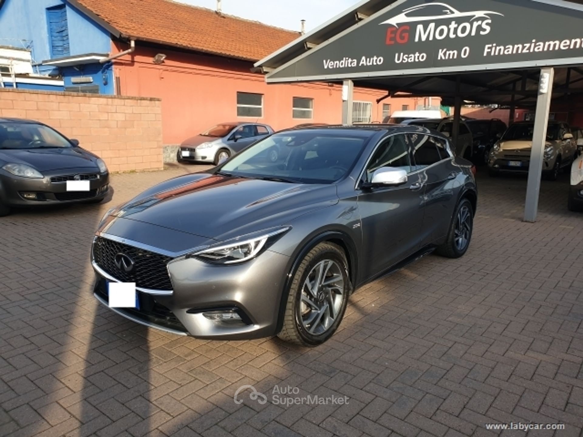 Infiniti Q30