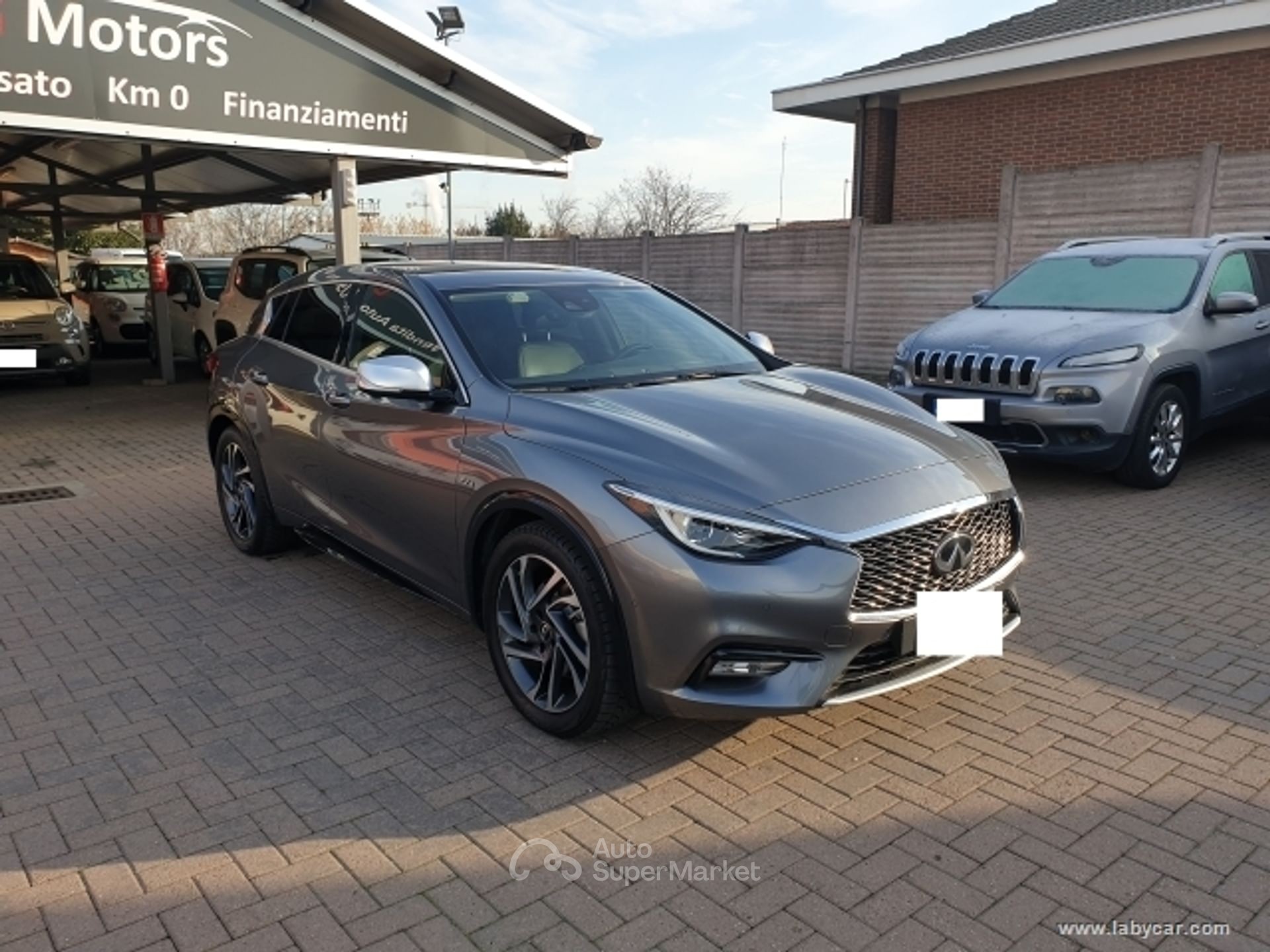 Infiniti Q30