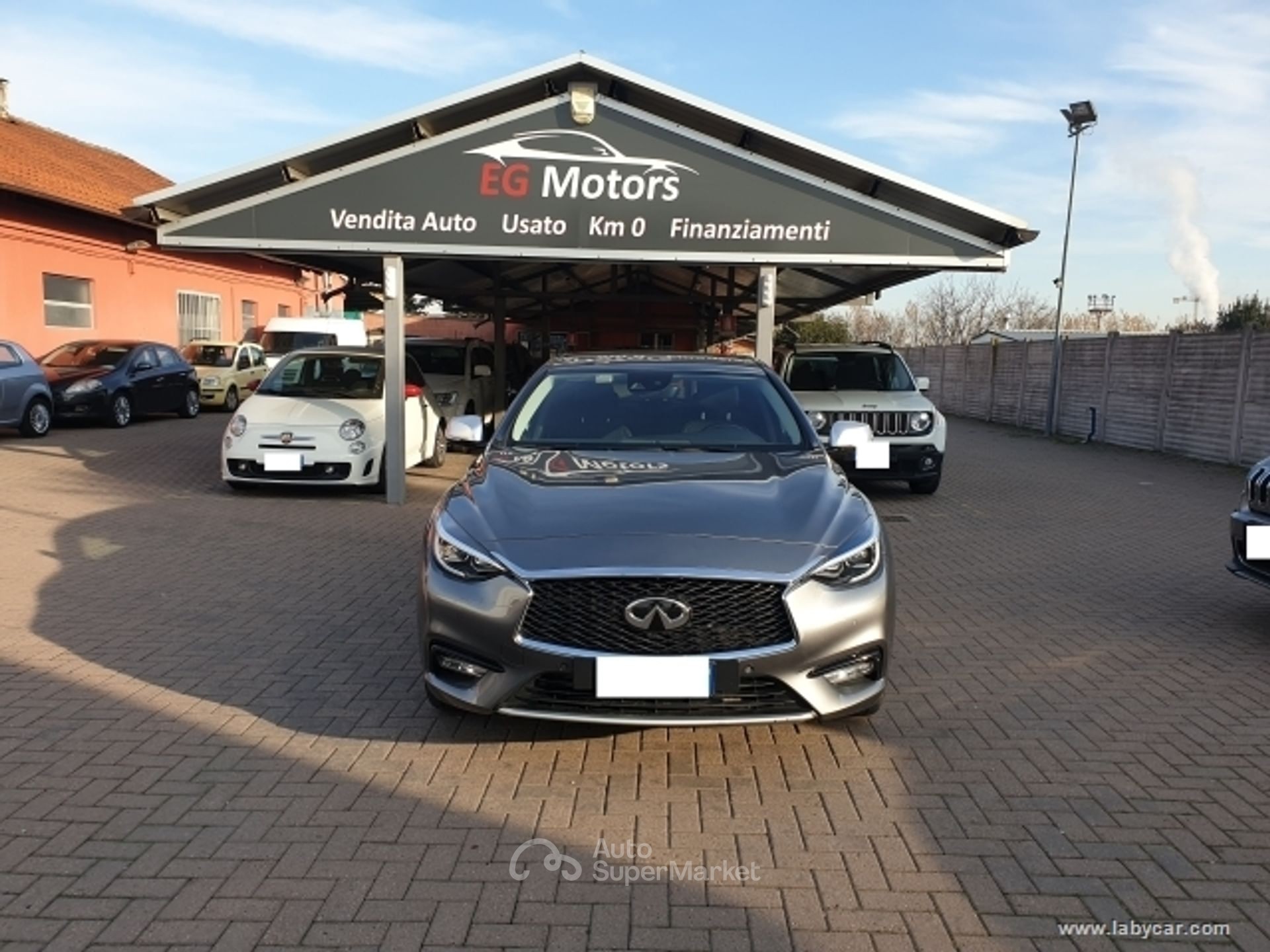 Infiniti Q30