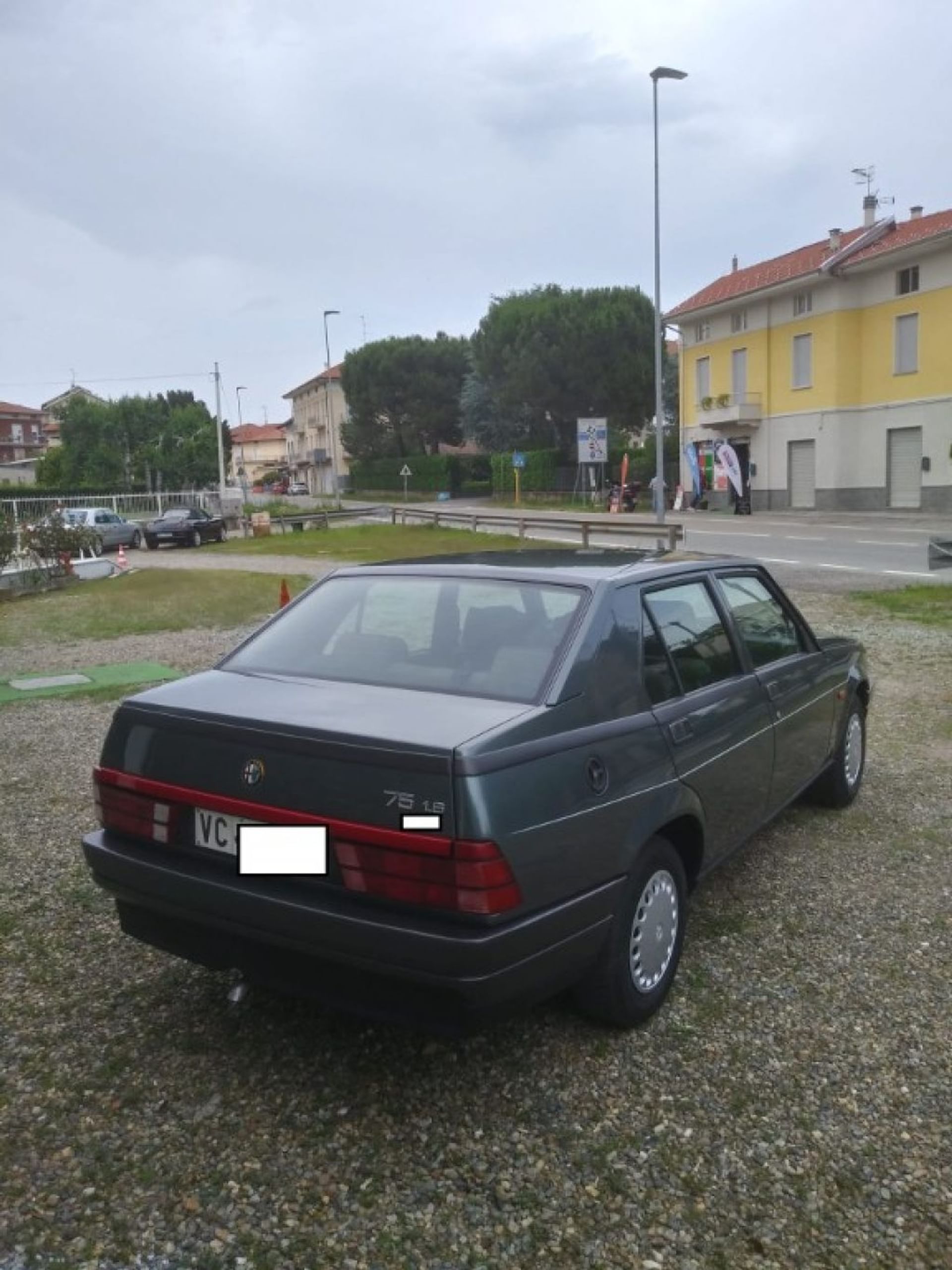 Alfa Romeo 75