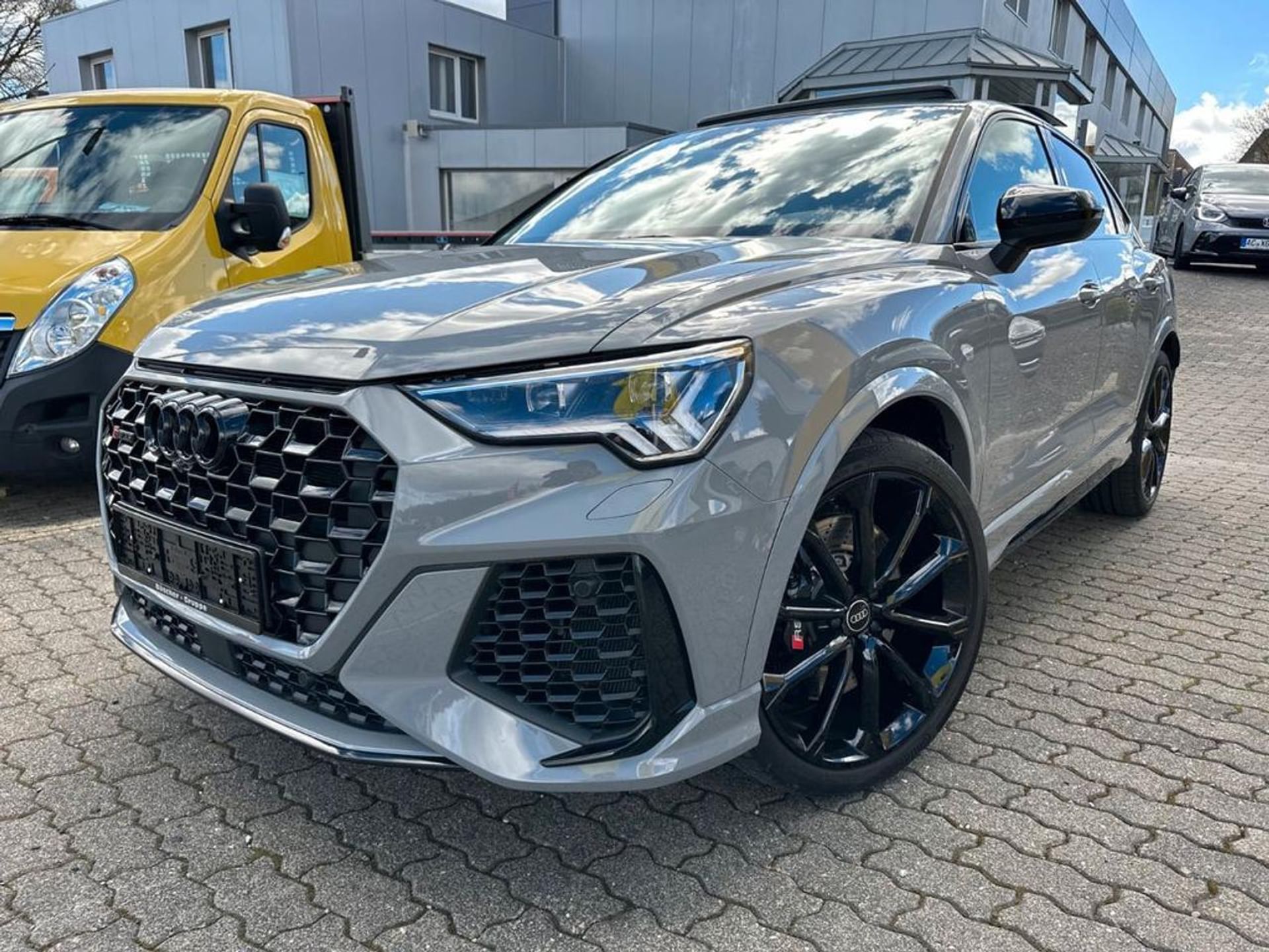 Audi RS Q3 Sportback quattro S-tronic TETTO Usata Benzina con 2.400 km ...