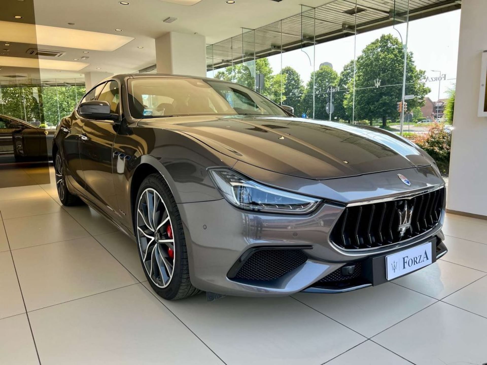 Maserati Ghibli 2 0 2 0 Hybrid Mhev Gransport 330cv Auto Usata Ibrida