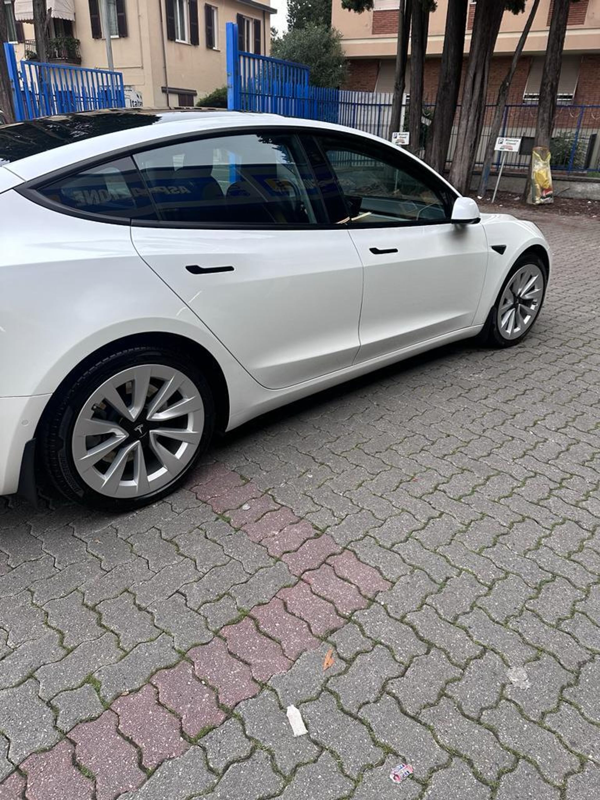 Acquista Tesla Model Y usate - Autosupermarket