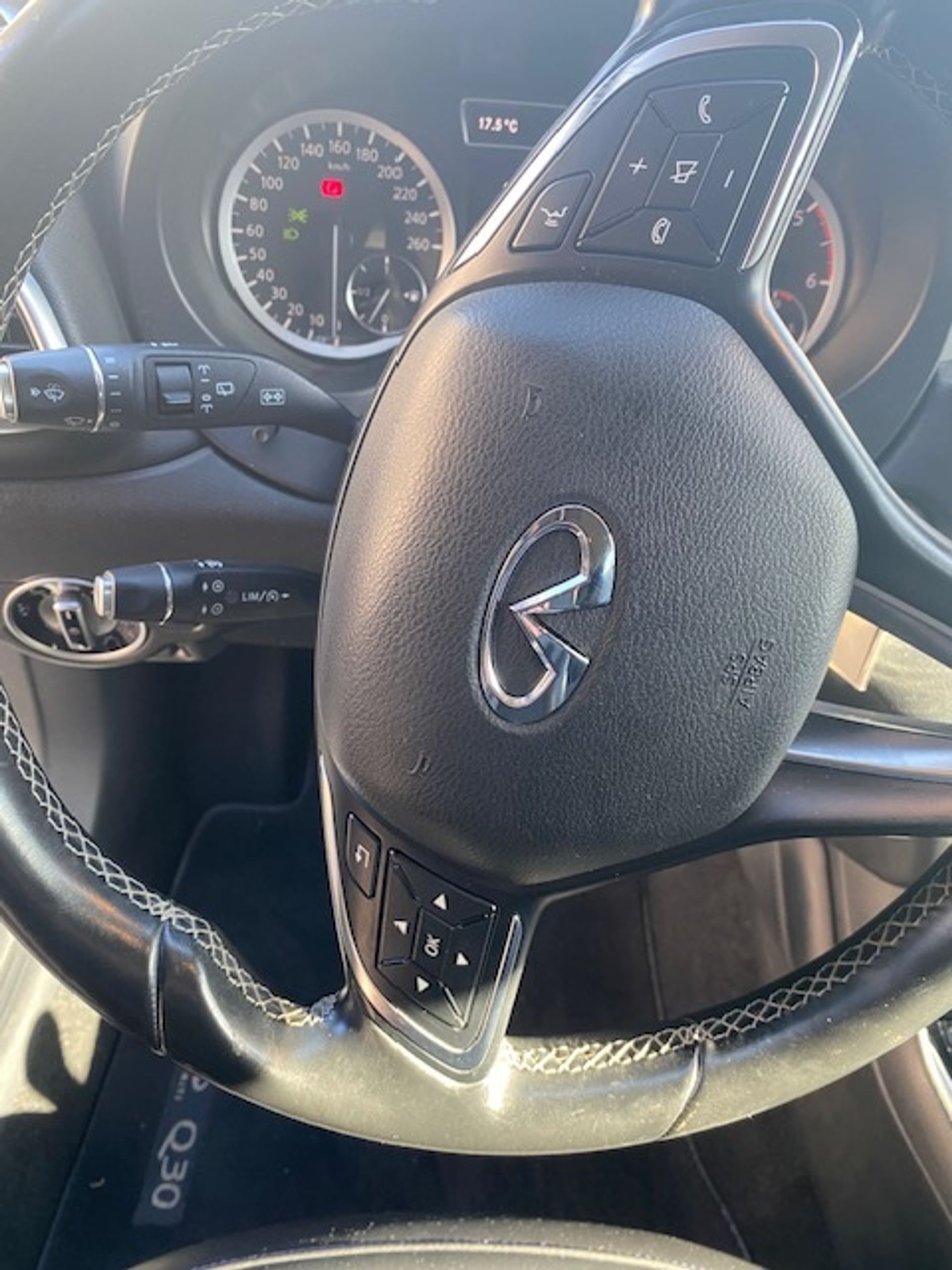 Infiniti Q30