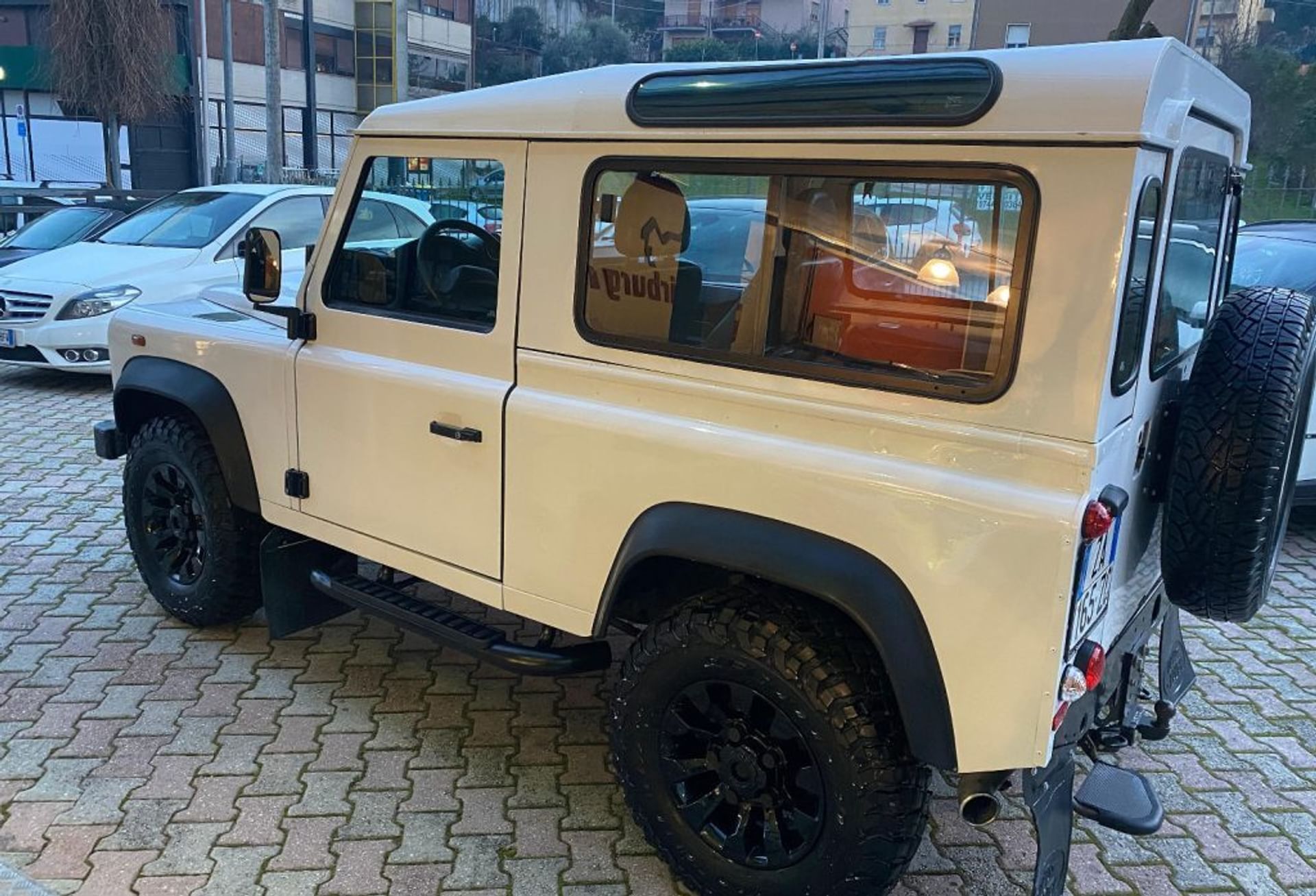 Land Rover Defender